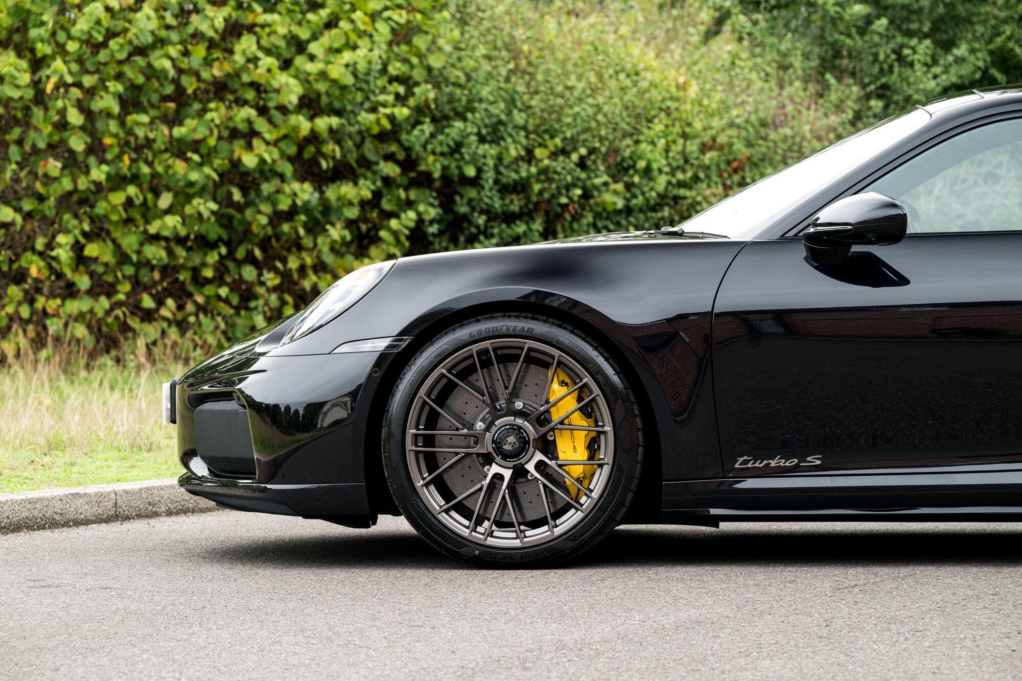 Porsche 911 view 26