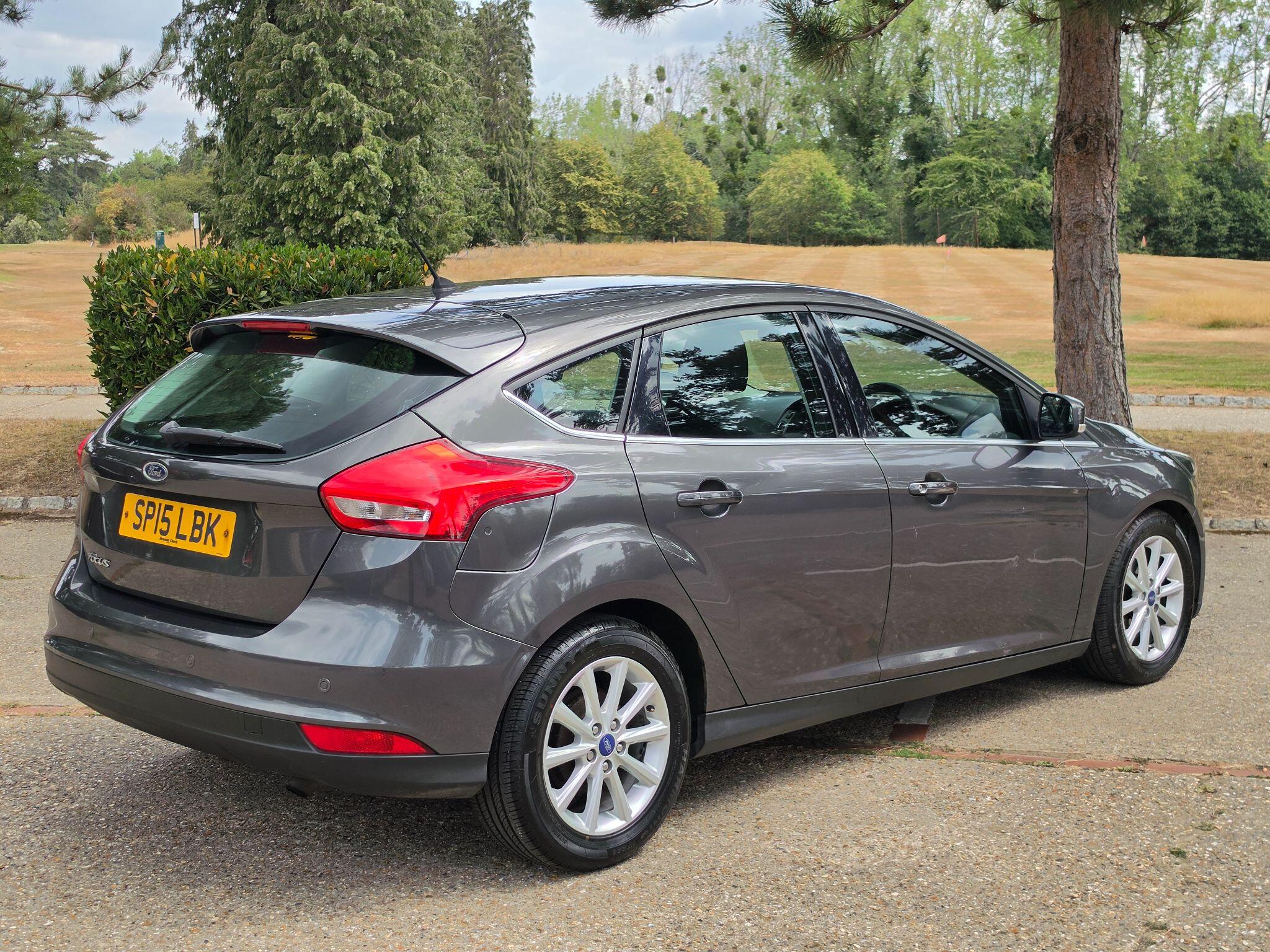 Ford Focus view 18