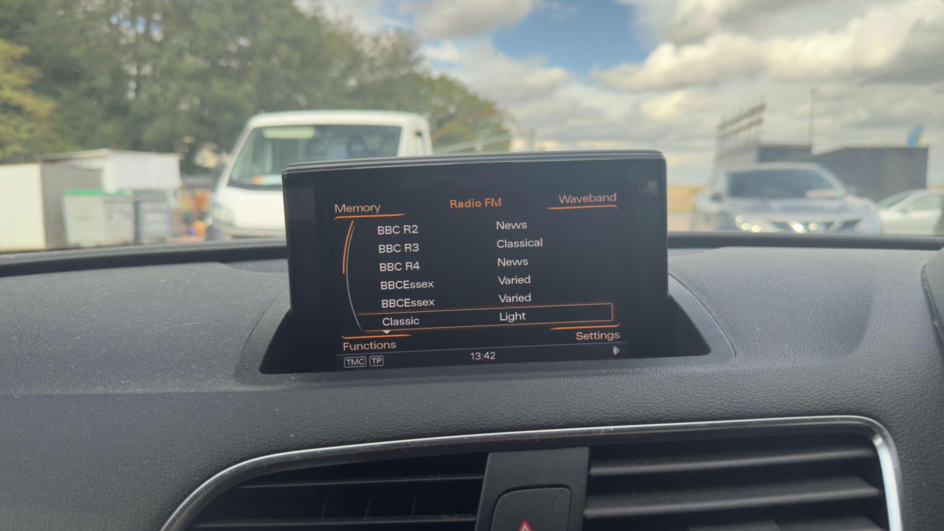 Audi Q3 view 24