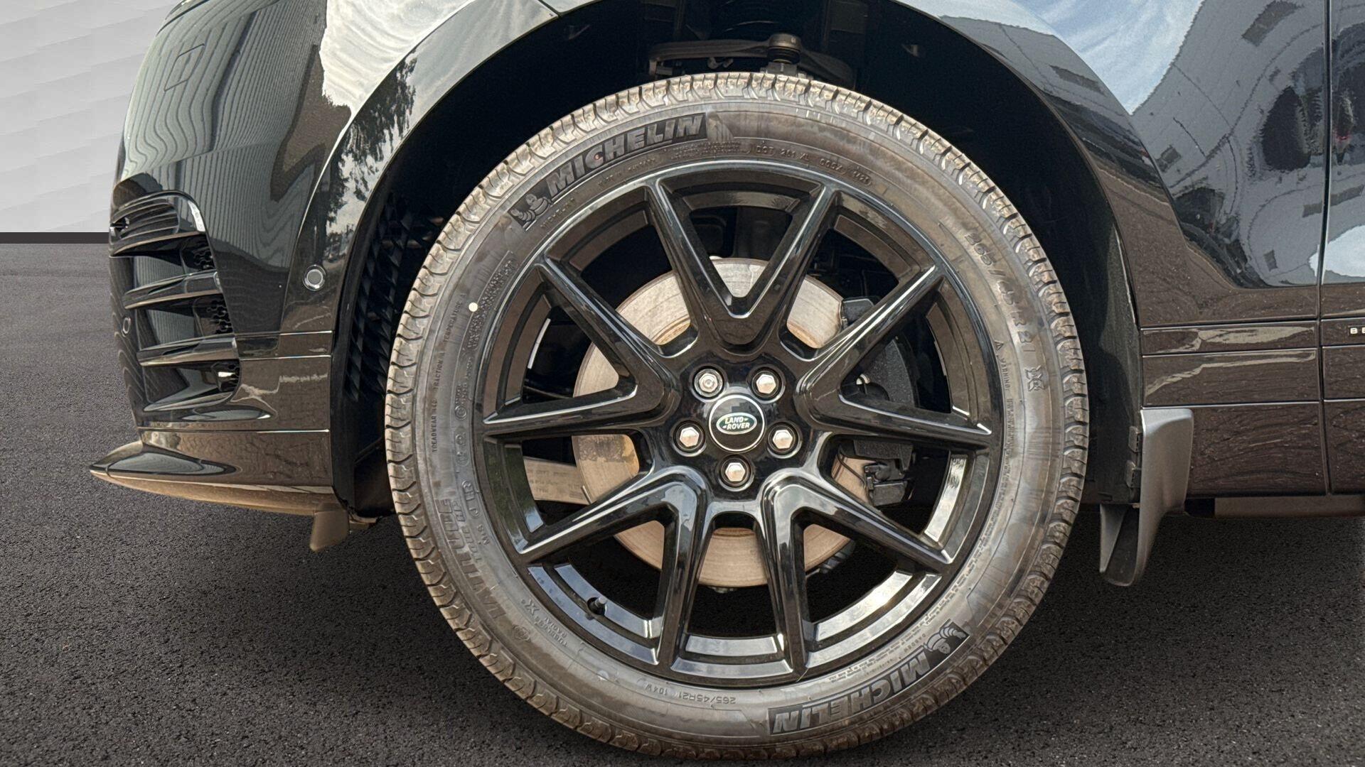 Land Rover Range Rover Velar view 9
