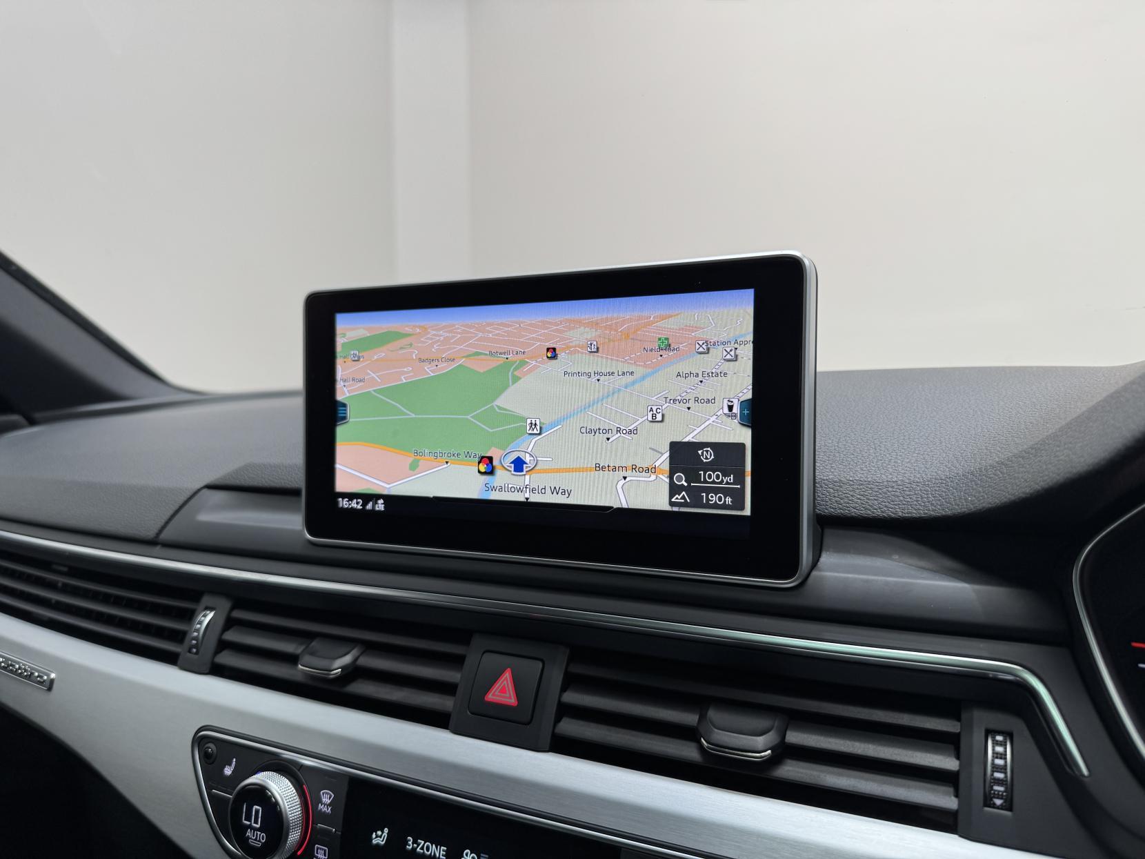 Audi S4 Avant view 27