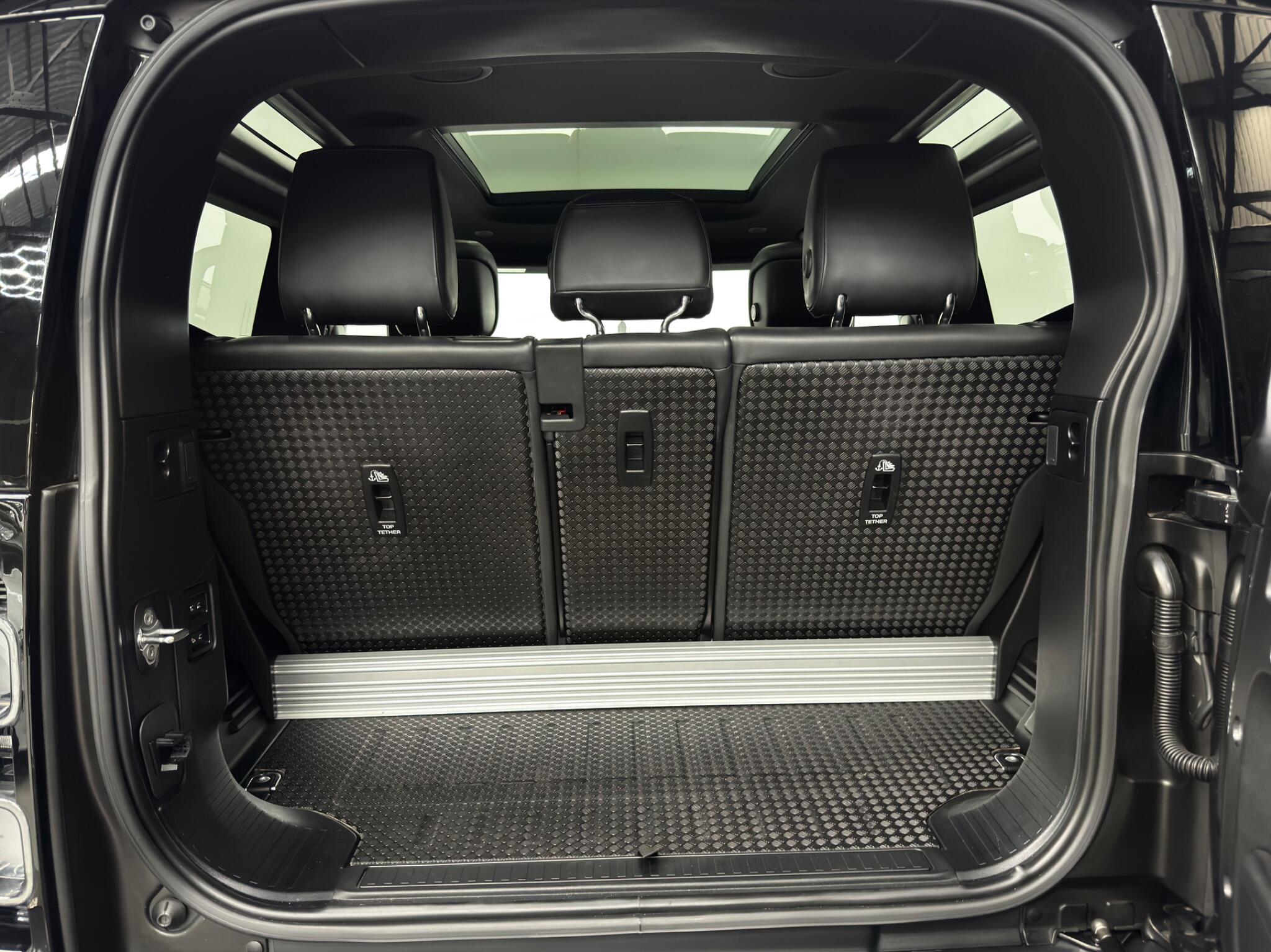 Land Rover Defender view 43