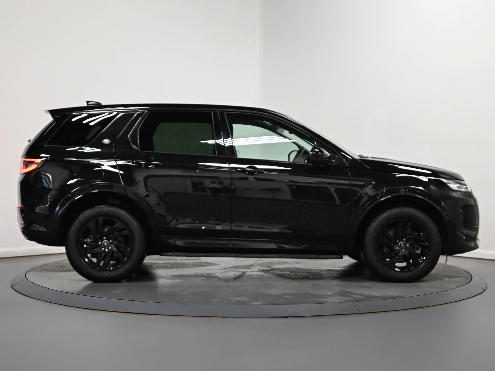 Land Rover Discovery Sport view 26