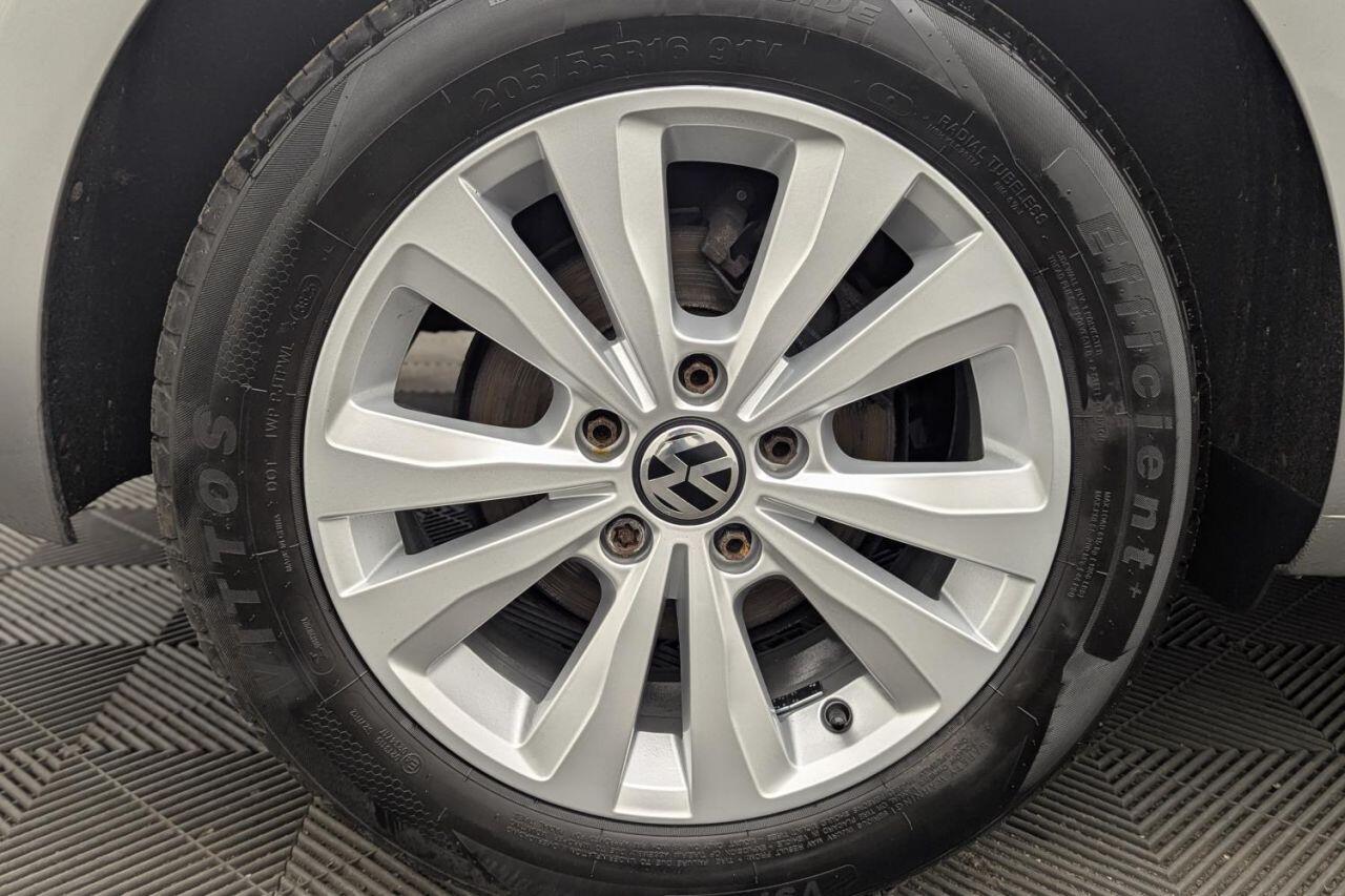 Volkswagen Golf view 50