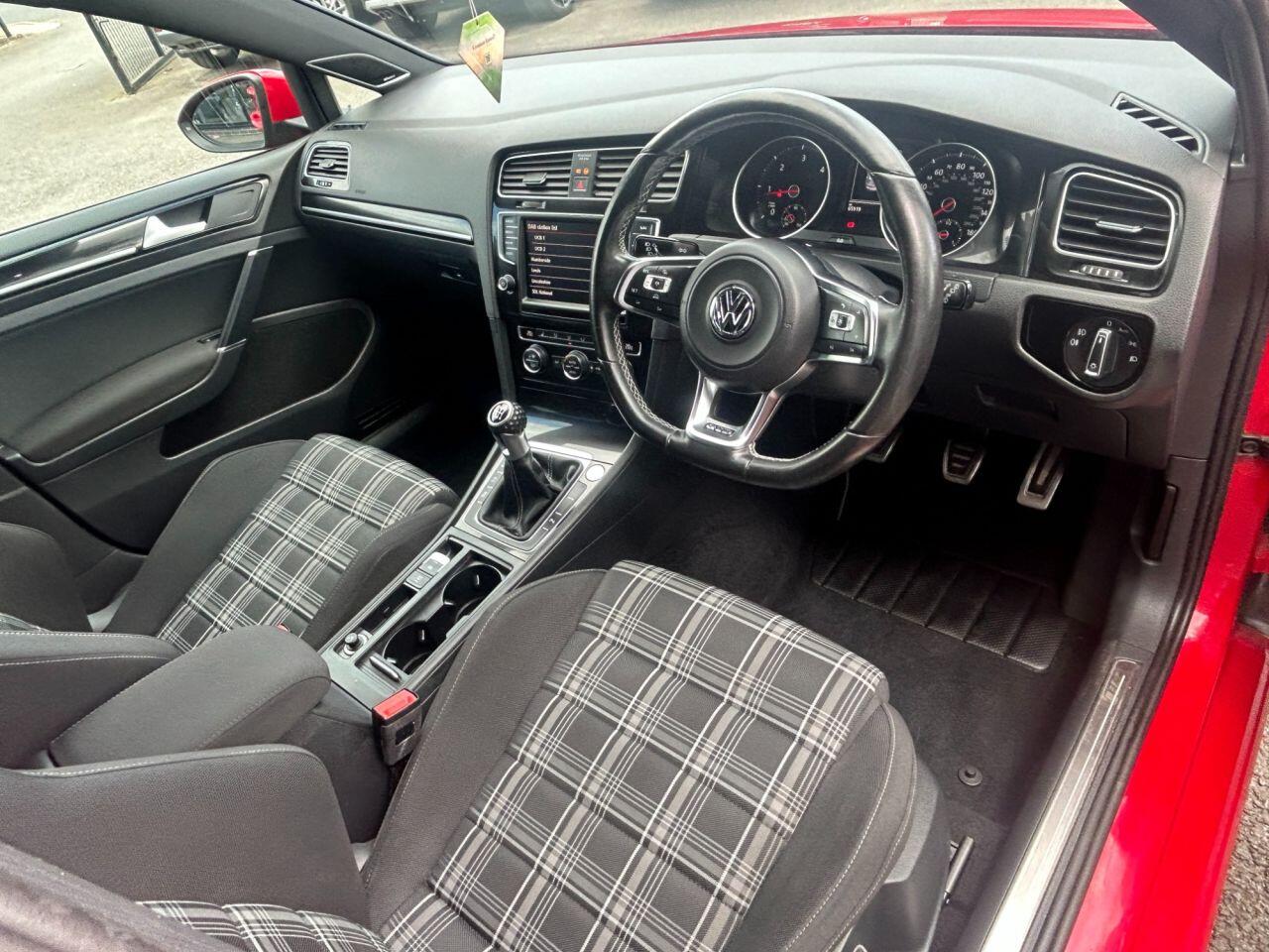Volkswagen Golf view 9