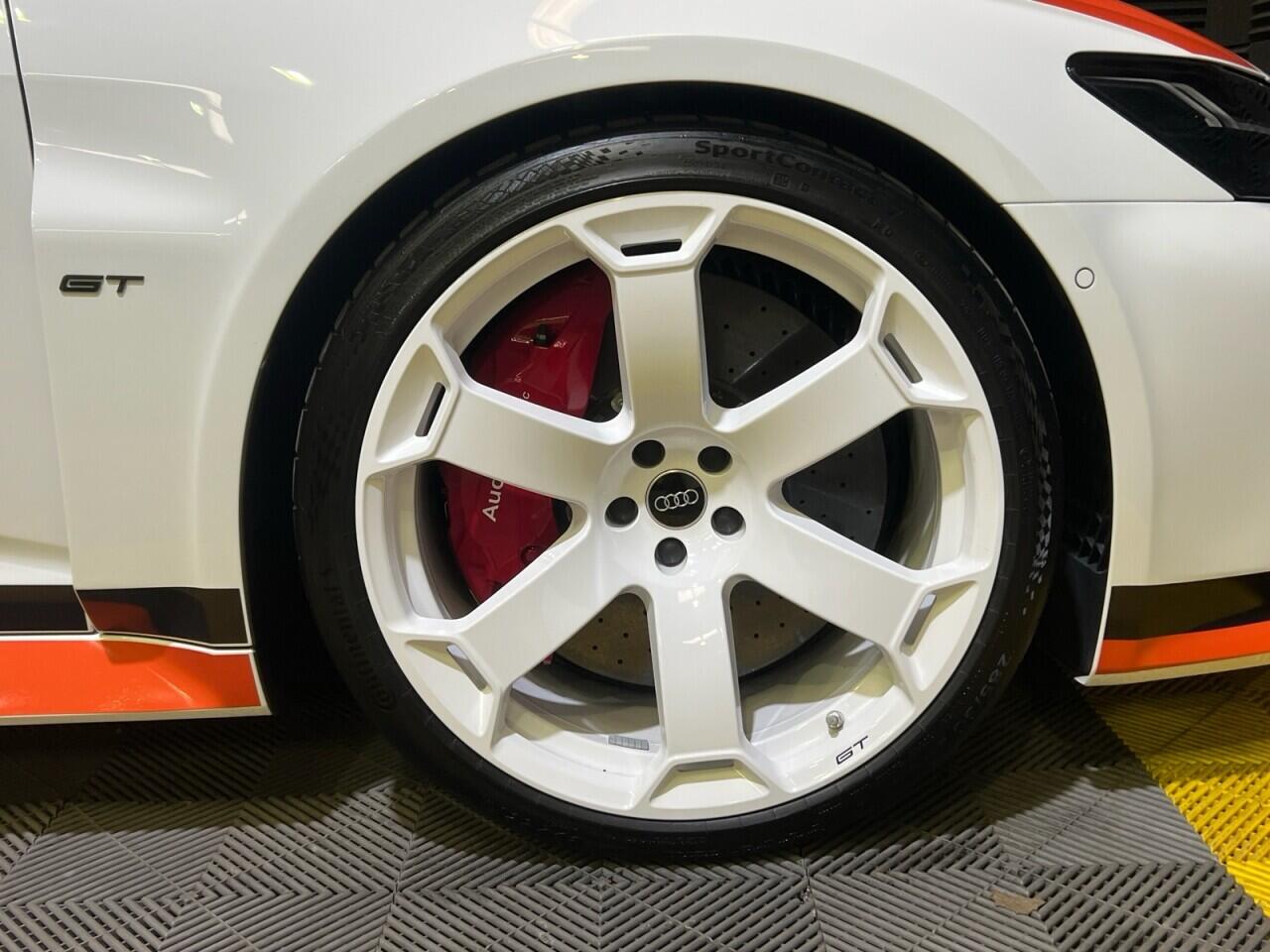 Audi RS6 Avant view 30
