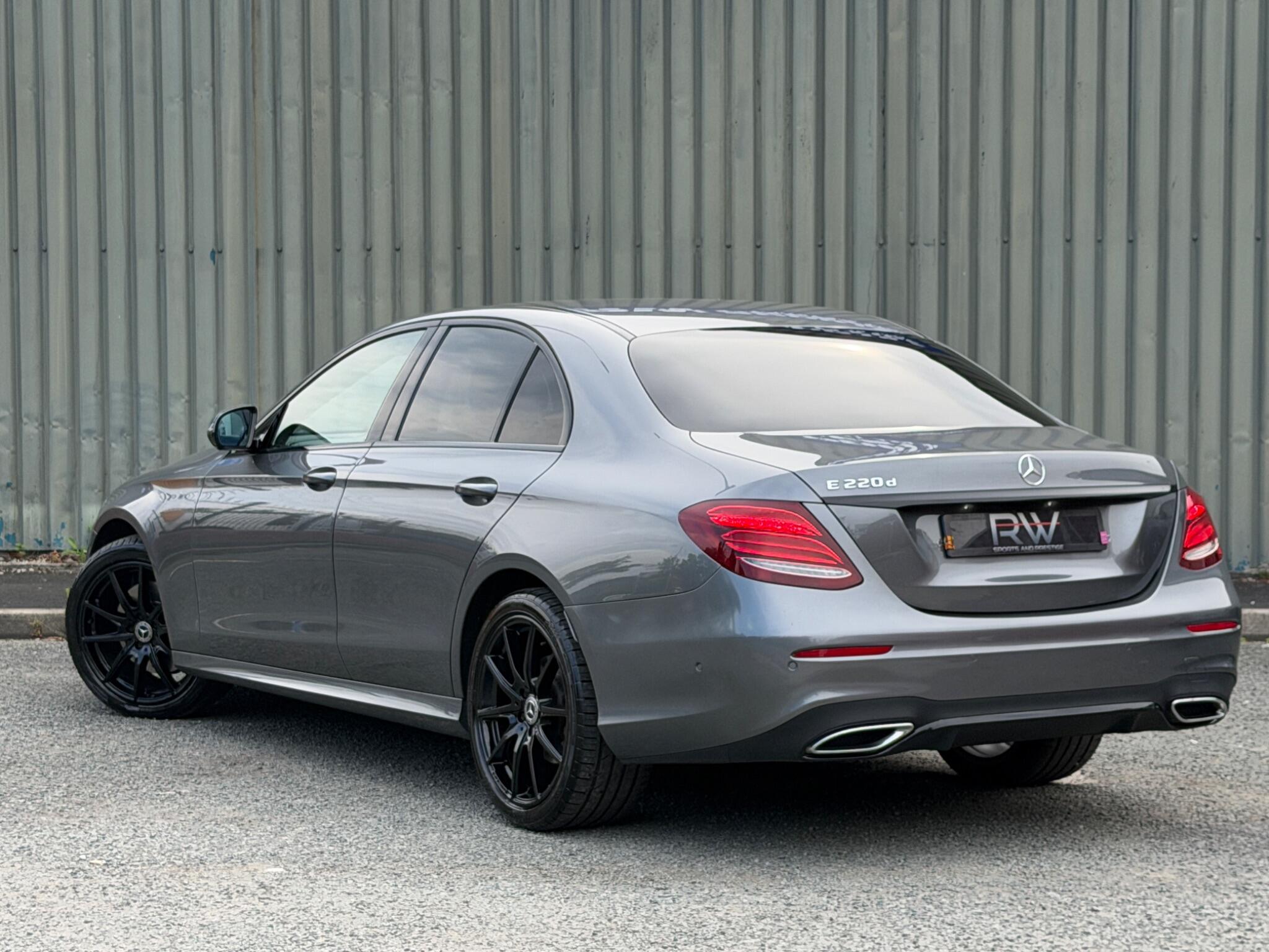 Mercedes-Benz E Class view 15
