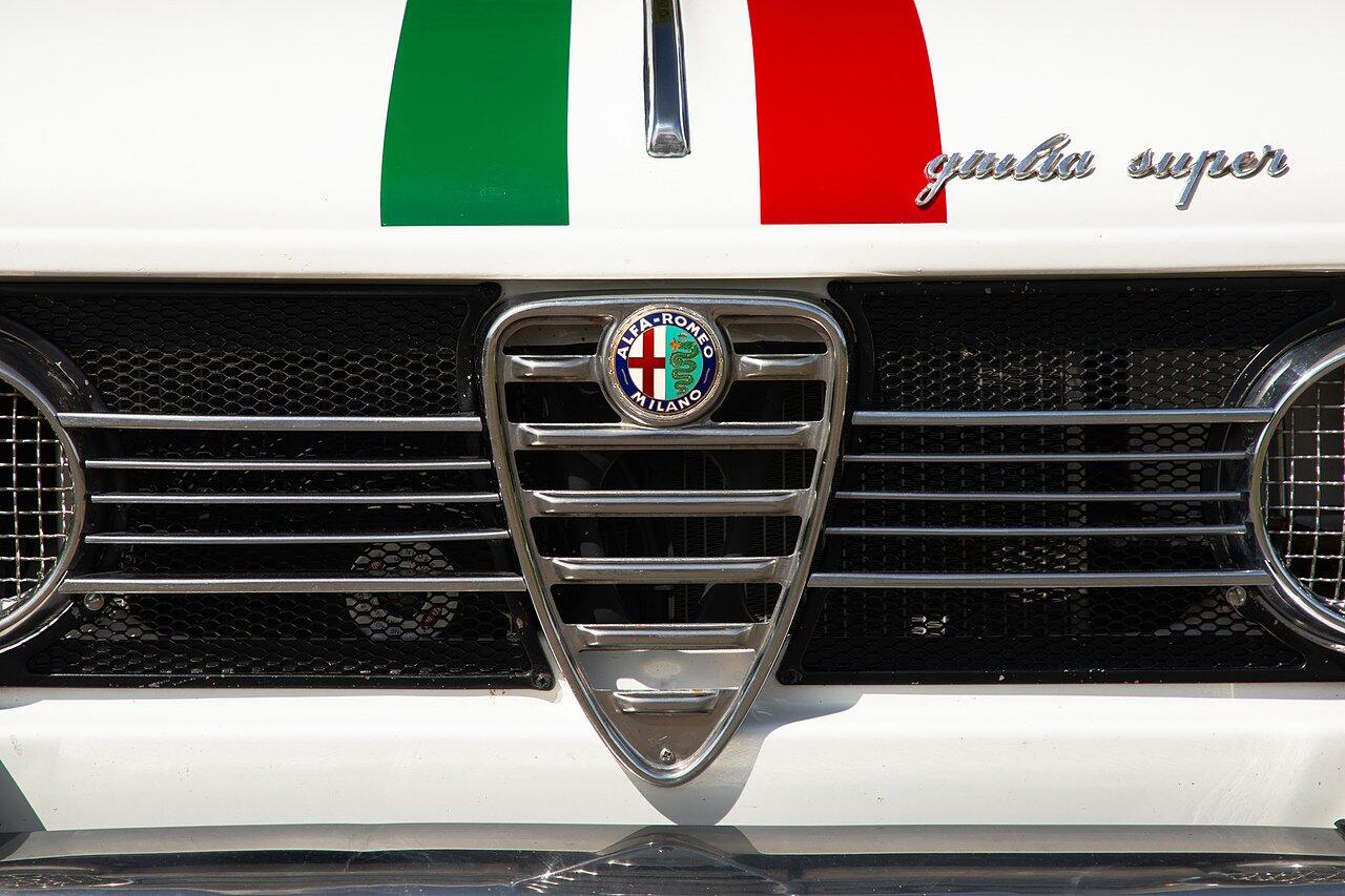 Alfa Romeo Giulia view 80