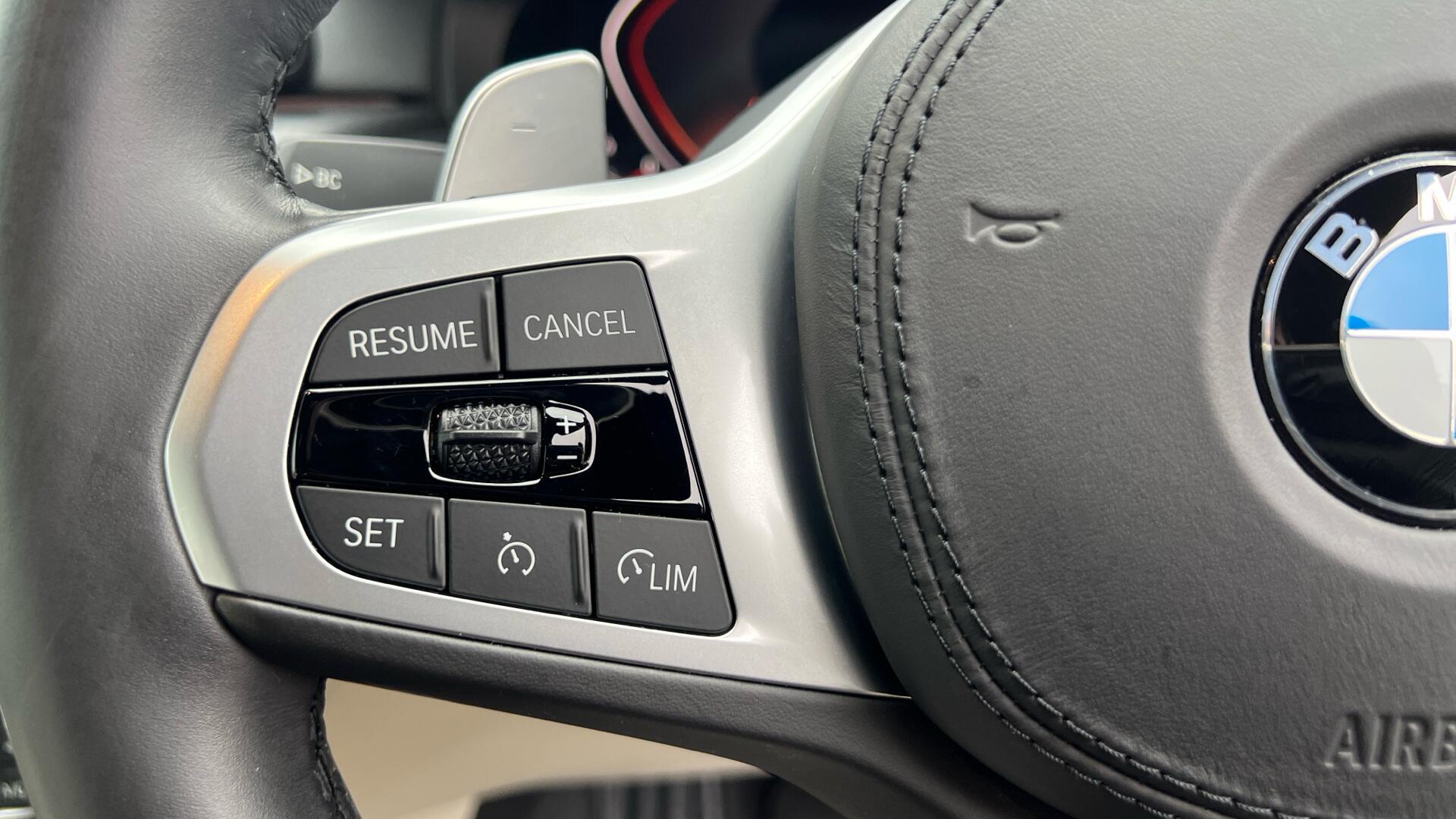 BMW 5 Series view 17