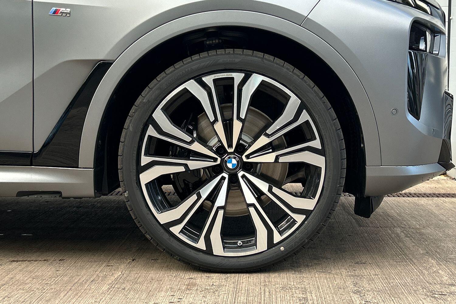 BMW X7 view 14