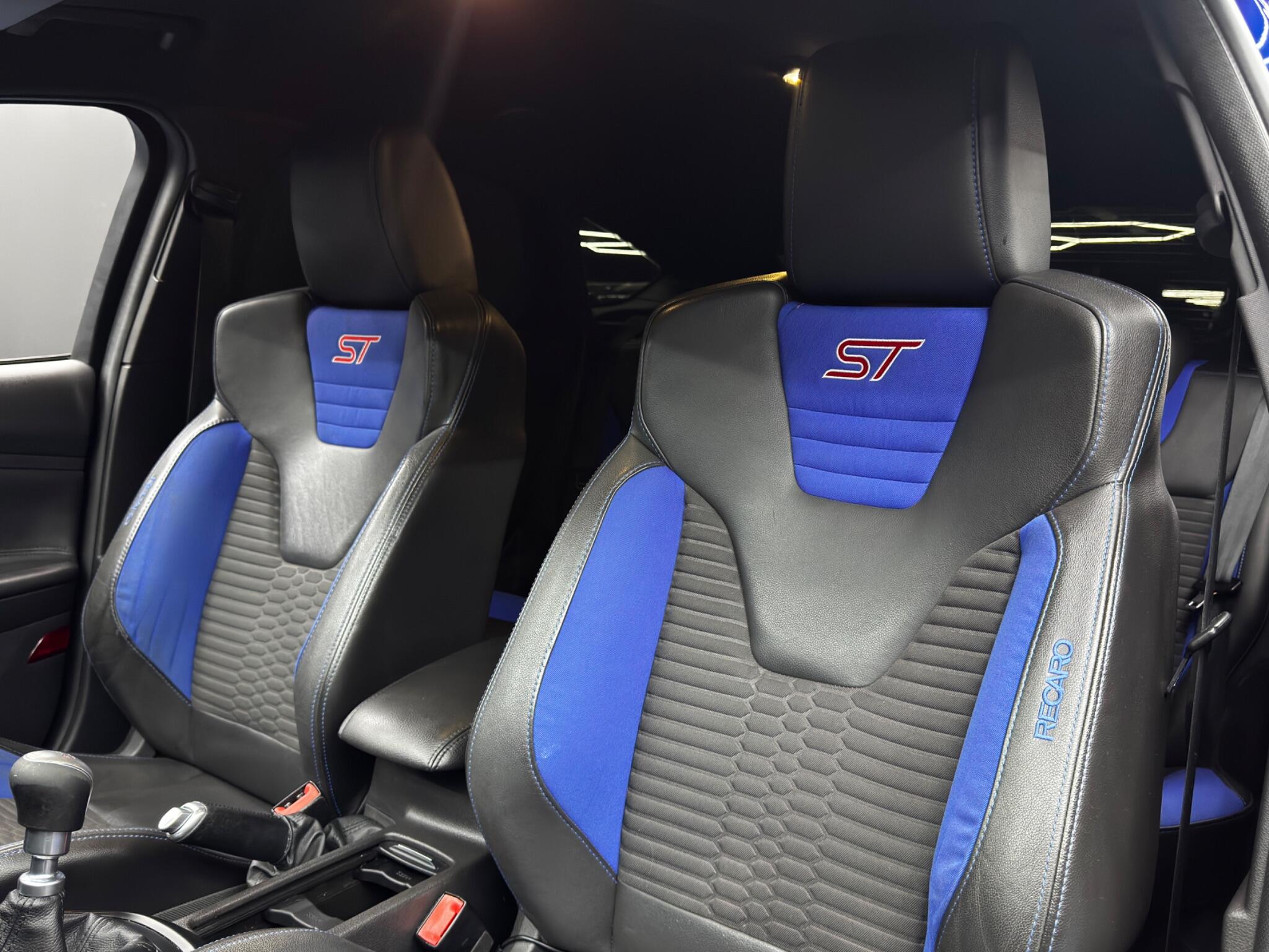 Ford Focus view 14