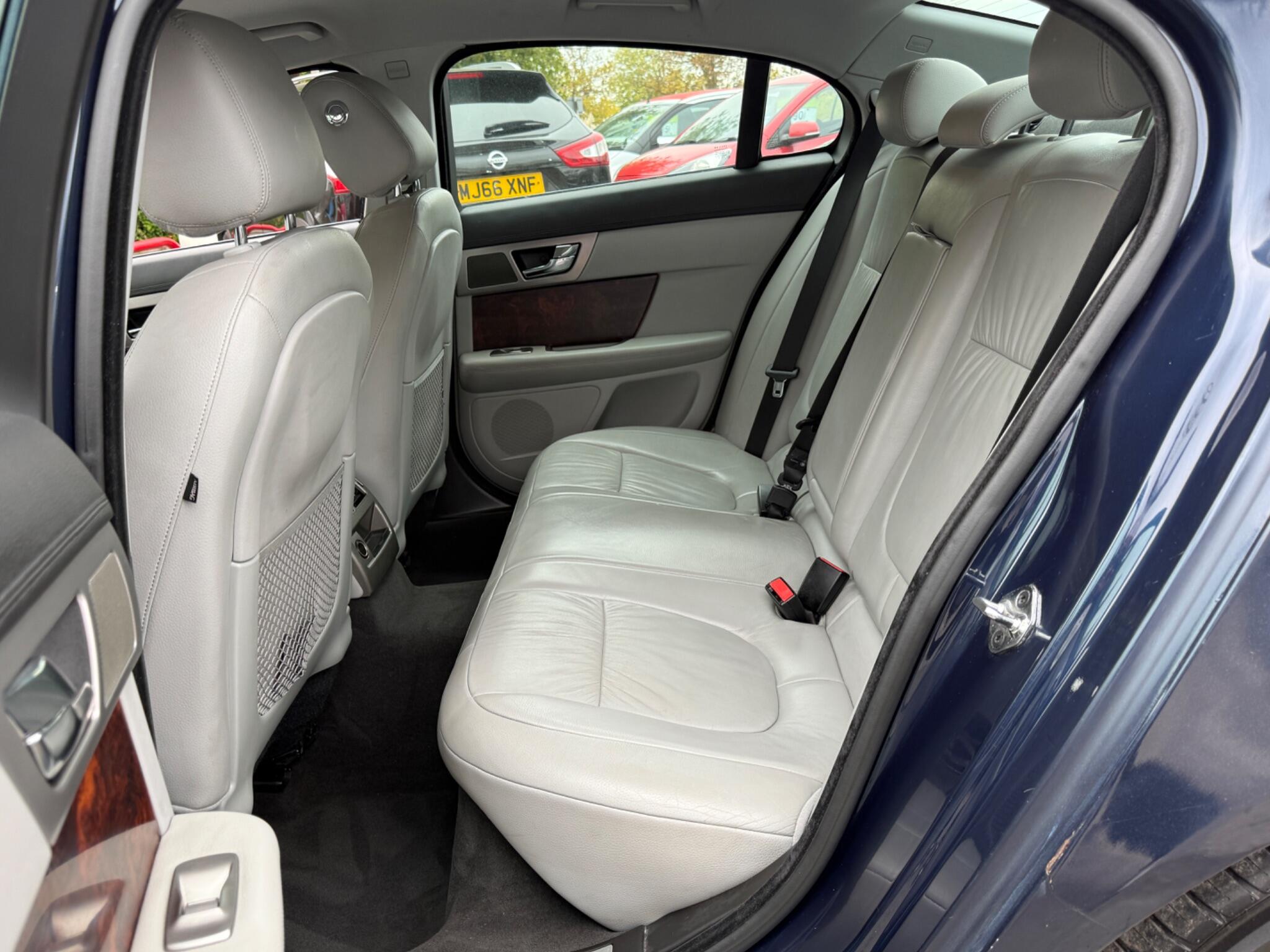 Jaguar XF - Image 46