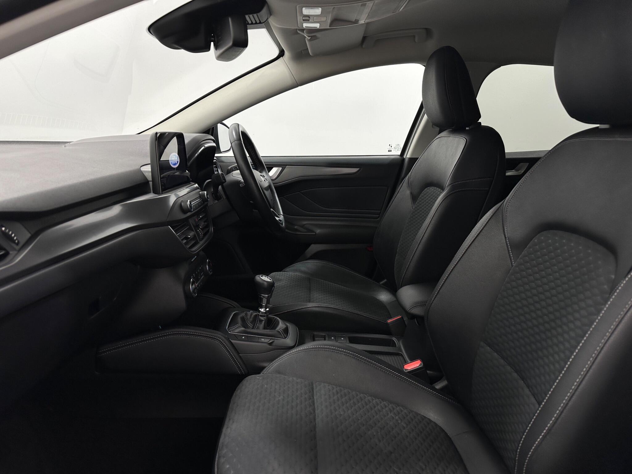 Ford Focus view 34