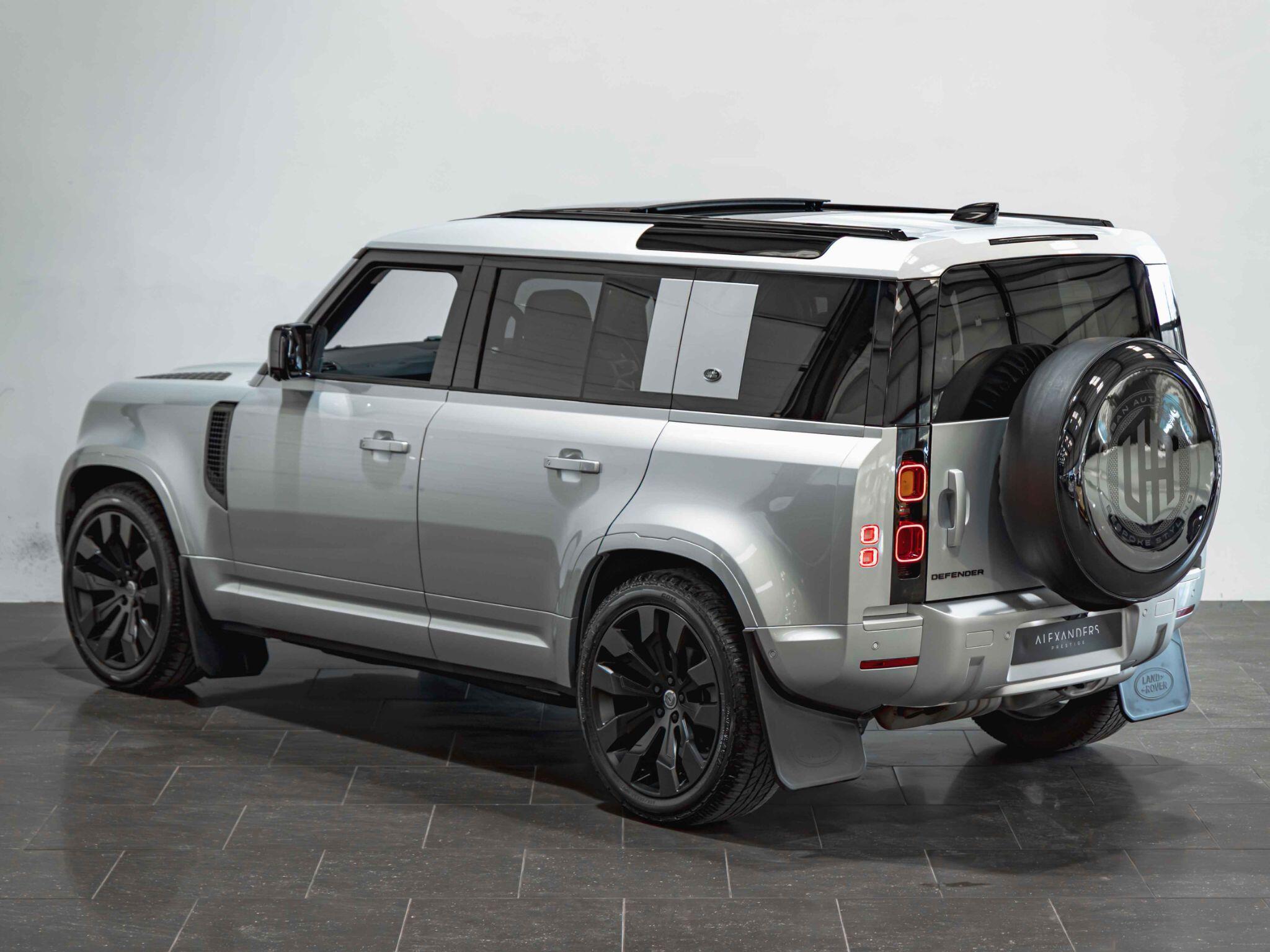Land Rover Defender 110 view 5