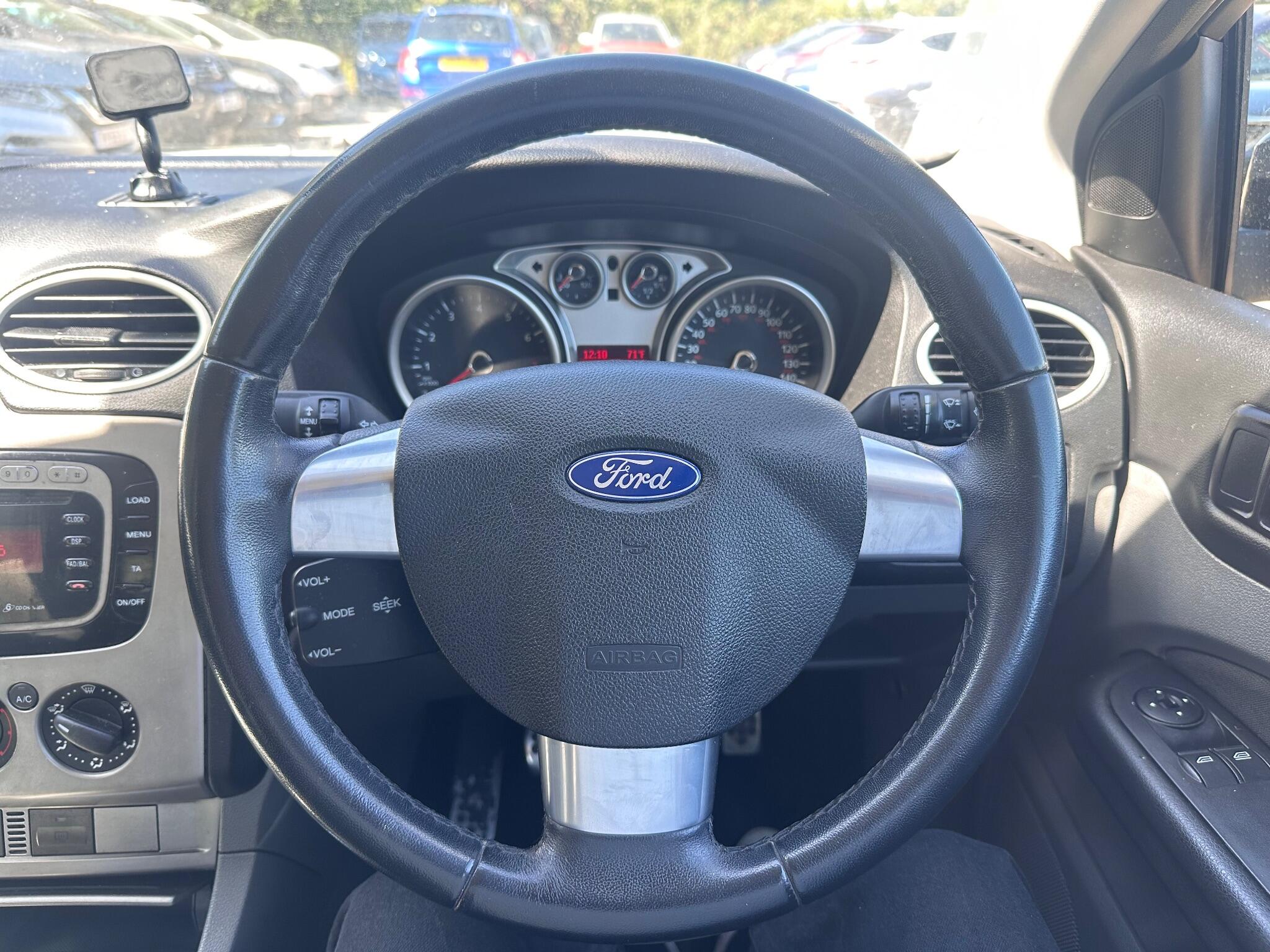 Ford Focus view 19