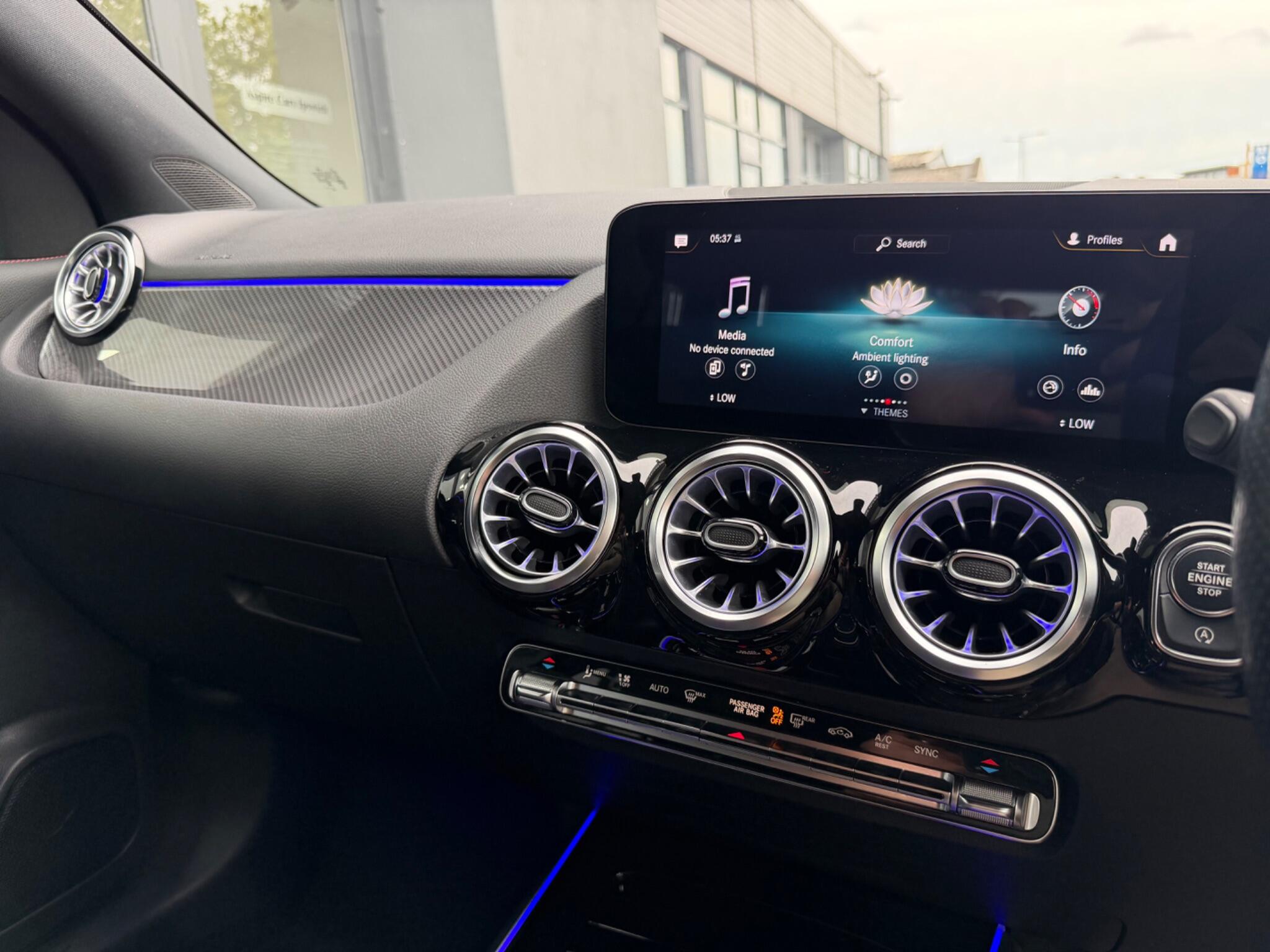 Mercedes-Benz Gla view 12
