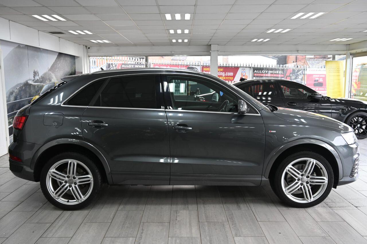 Audi Q3 view 3