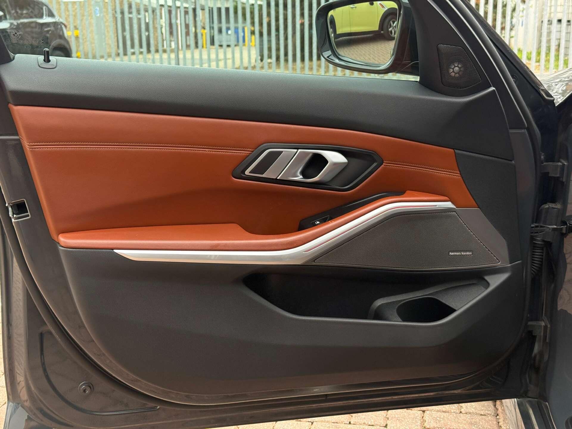 BMW 3 Series view 44