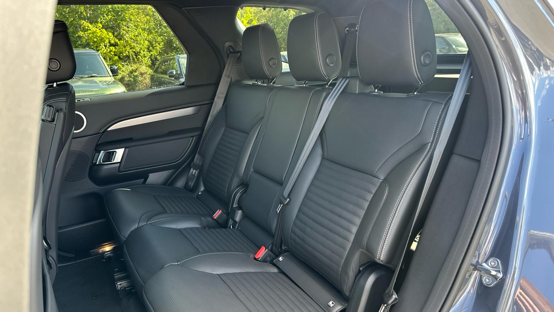 Land Rover Discovery view 29