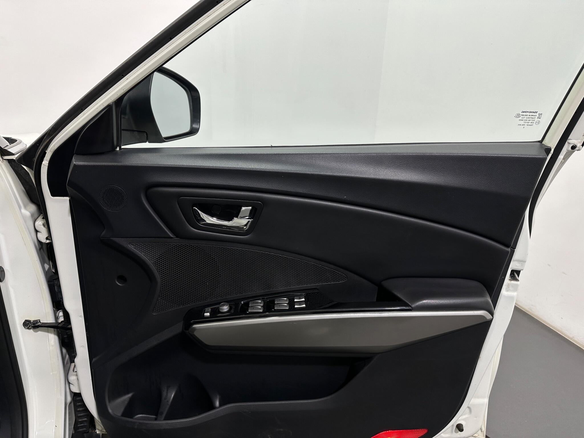 KGM Tivoli view 33