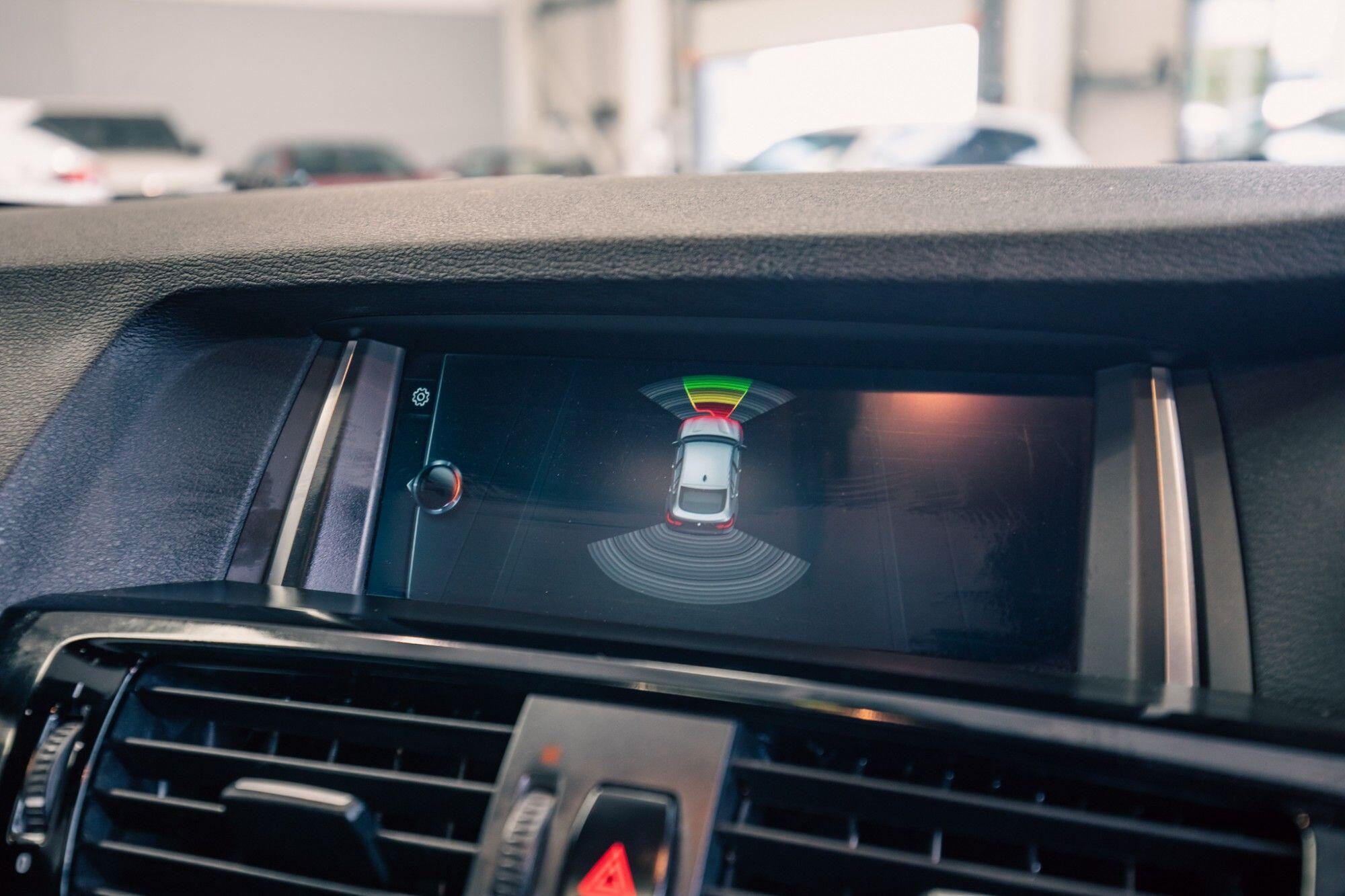 BMW X4 view 16