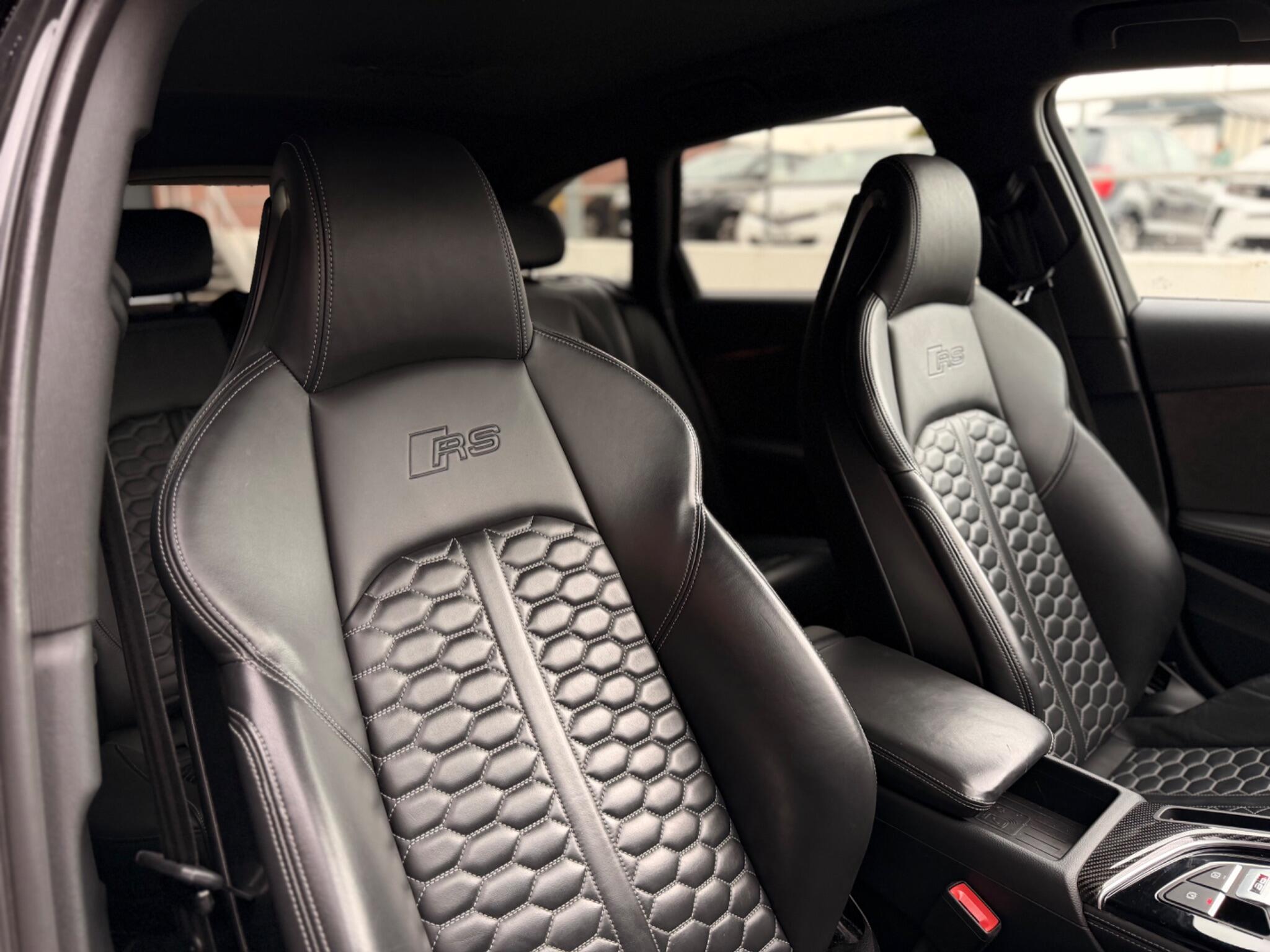 Audi RS4 view 24