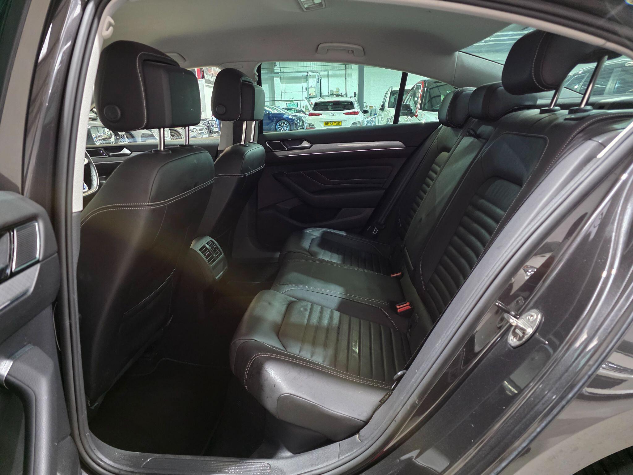 Volkswagen Passat view 24