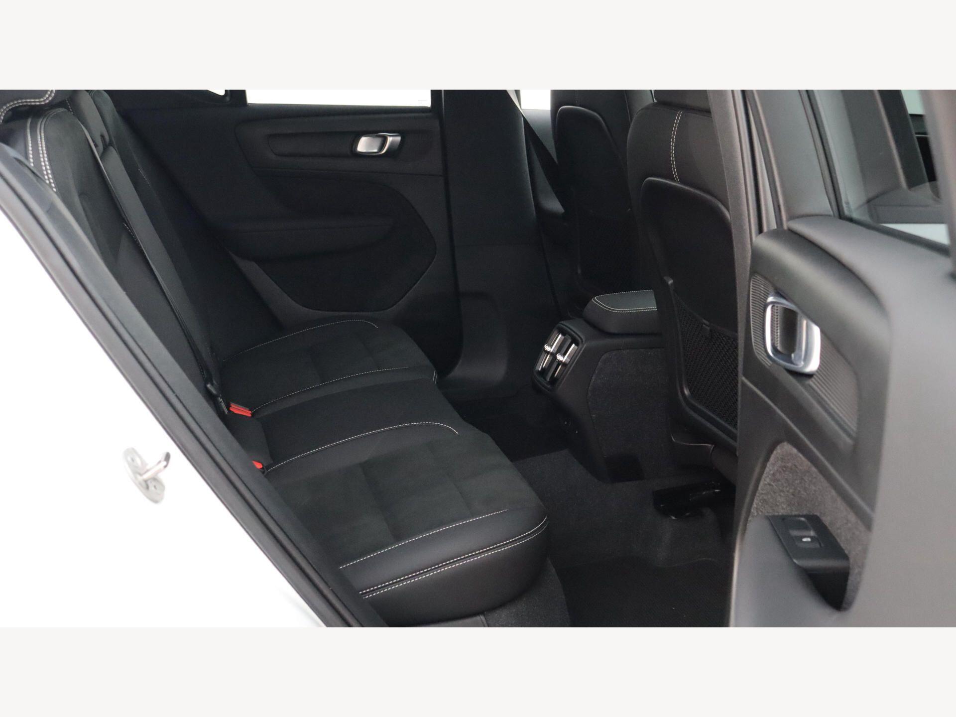 Volvo XC40 view 9