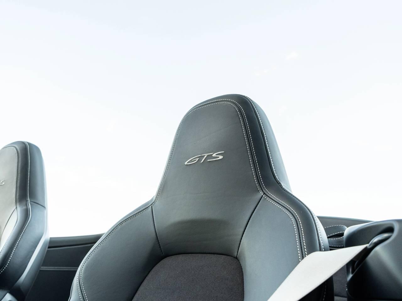 Porsche 911 view 27