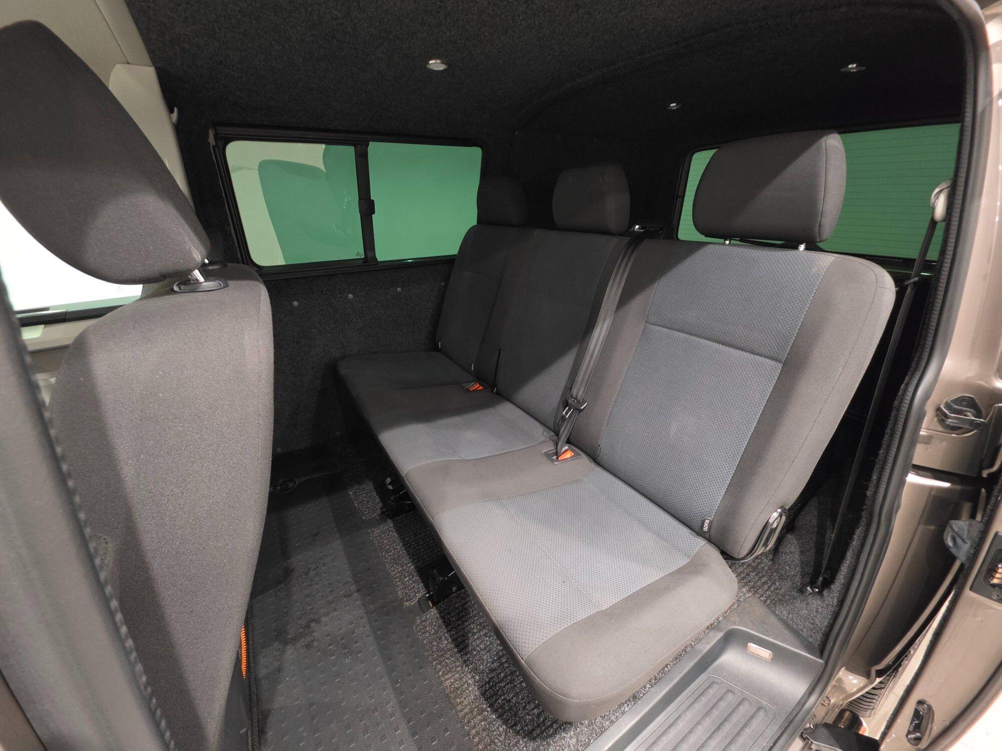 Volkswagen Transporter view 10