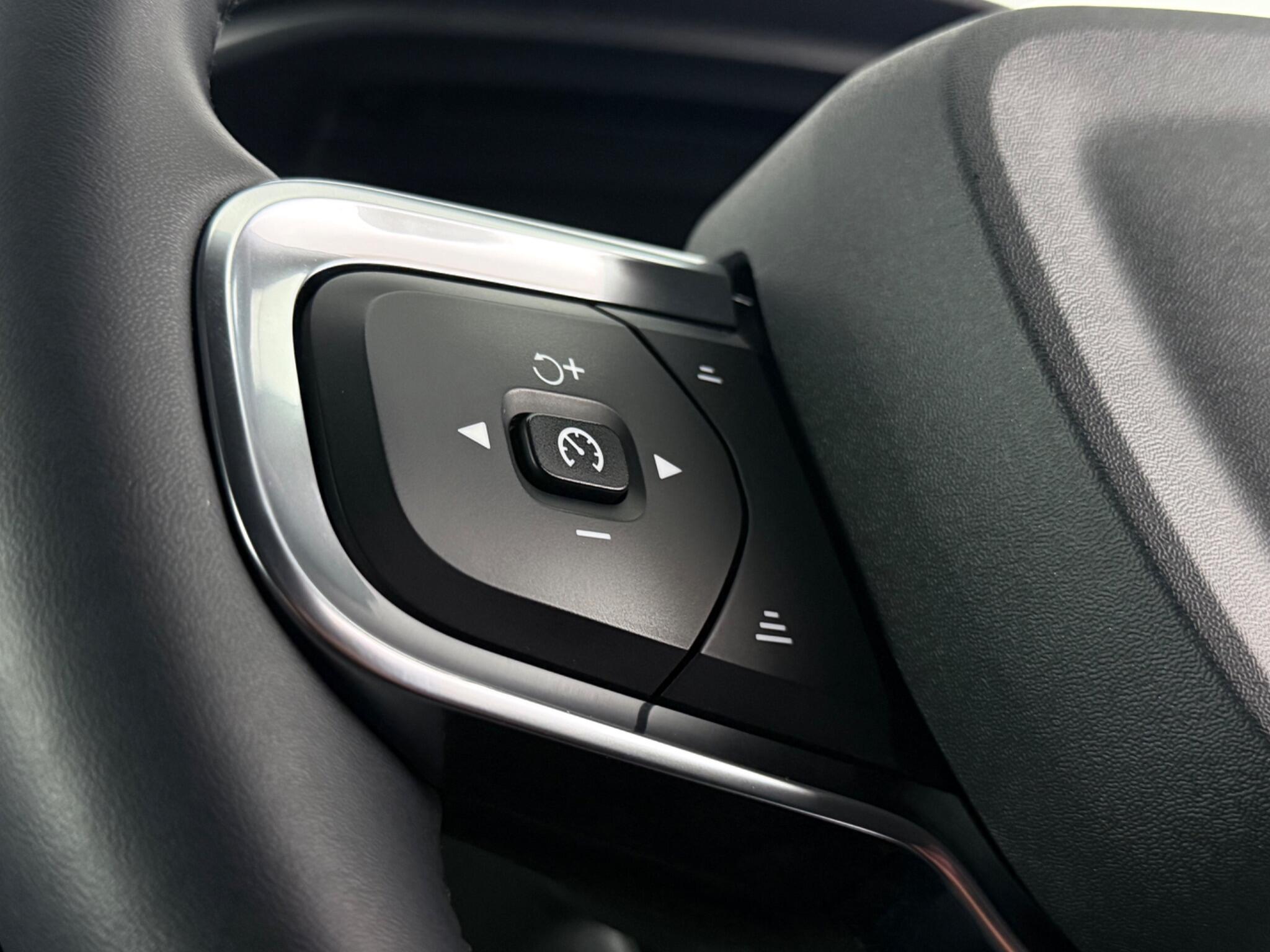 Volvo XC40 view 16
