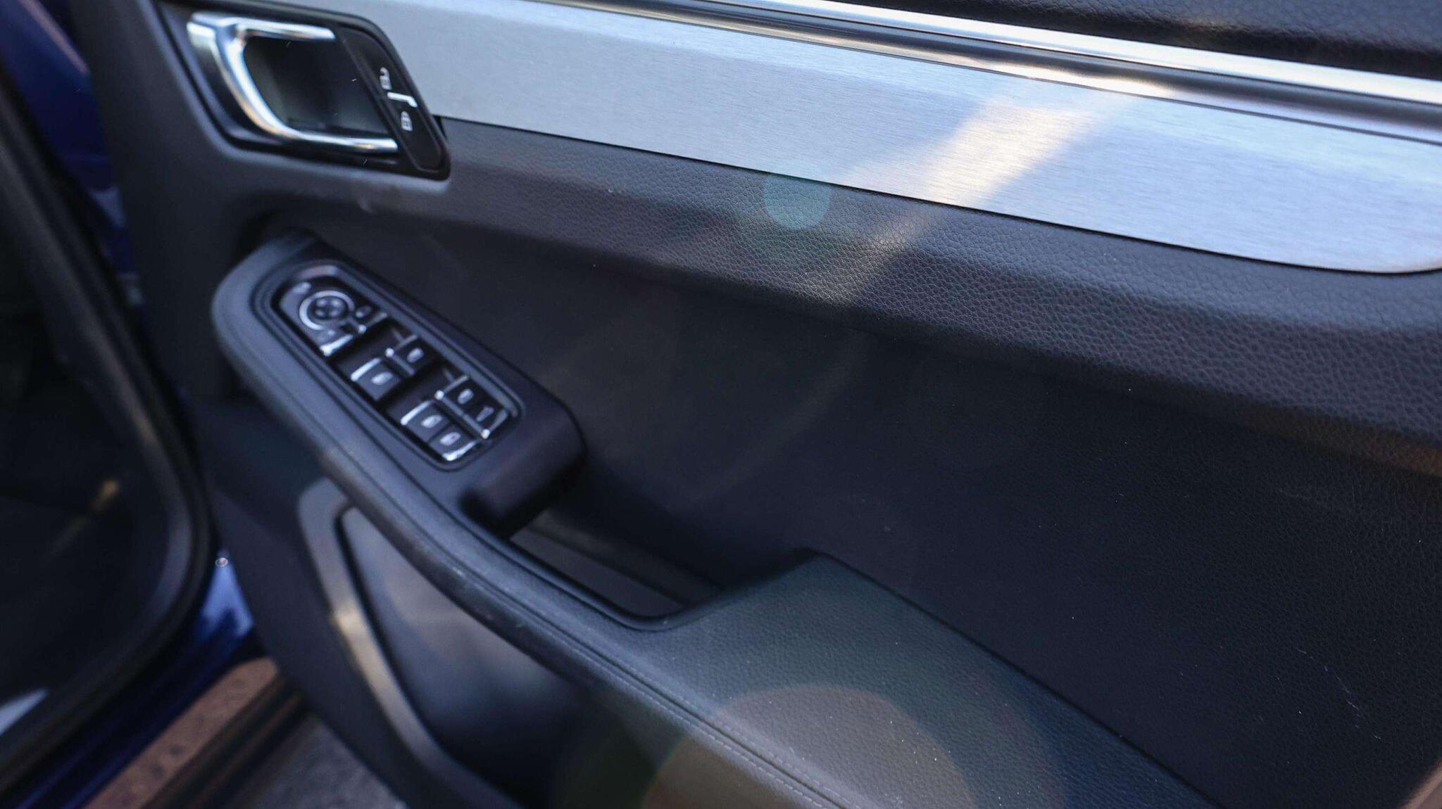 Porsche Macan view 28