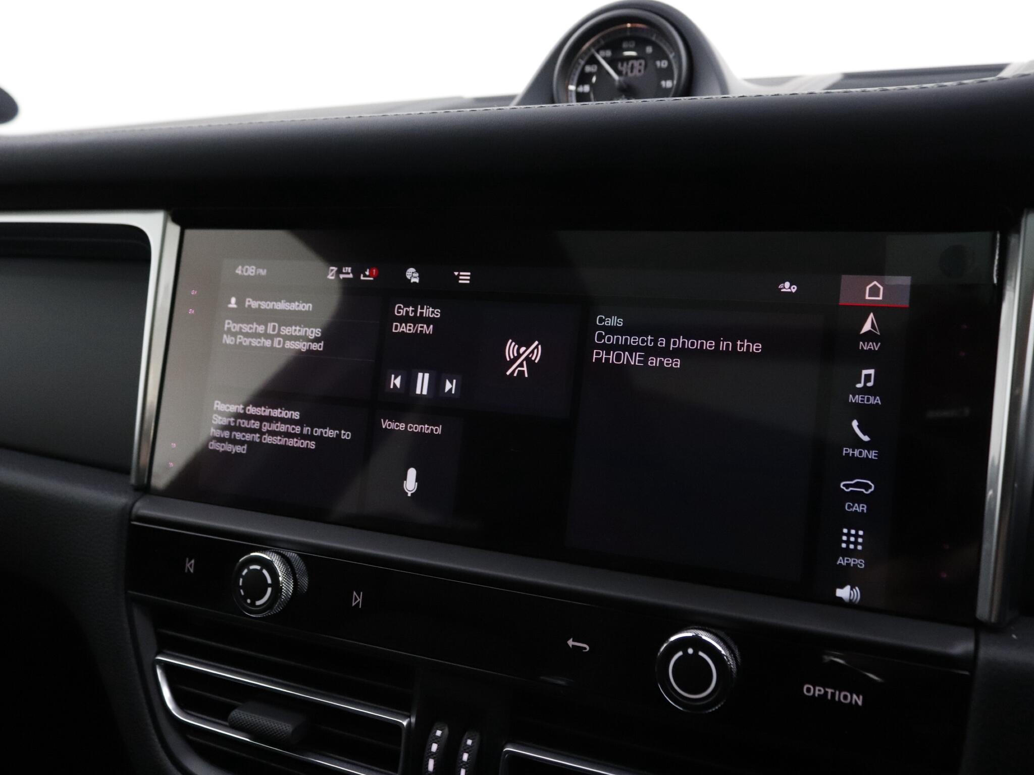 Porsche Macan view 34