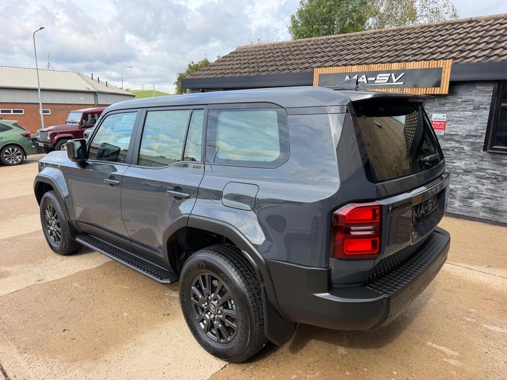 Toyota Land Cruiser view 6