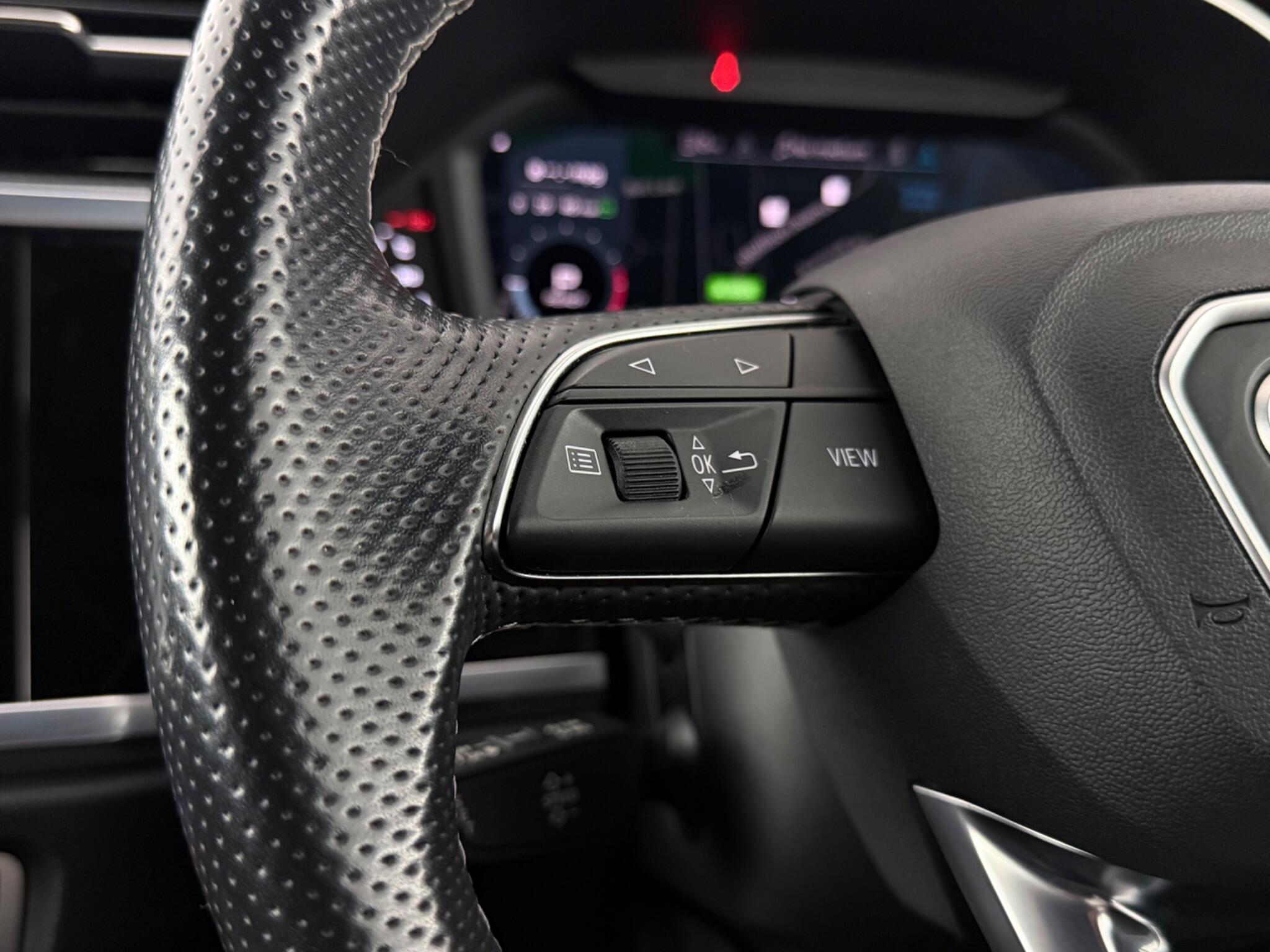 Audi Q3 view 15