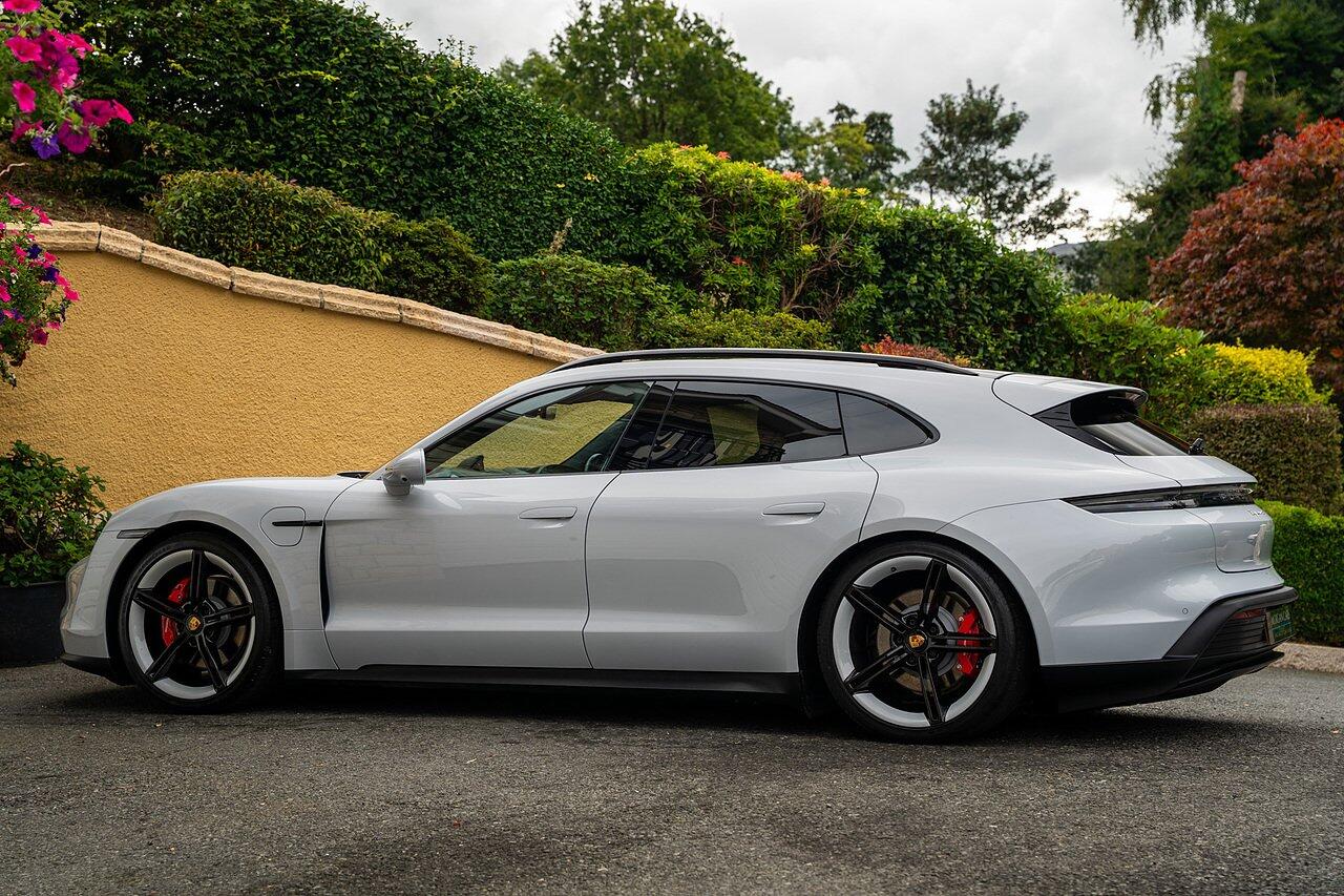 Porsche Taycan view 12