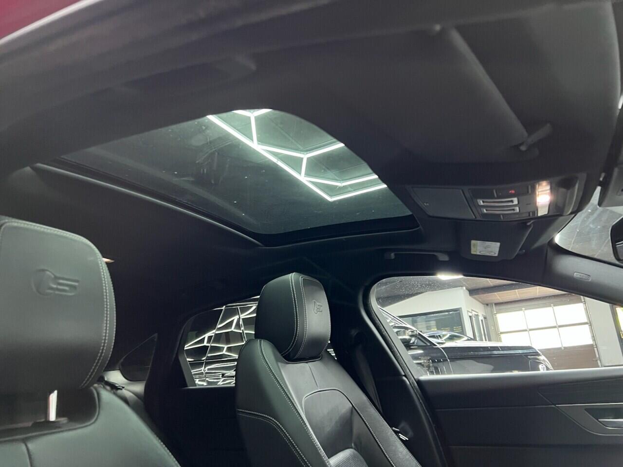 Jaguar XF view 40