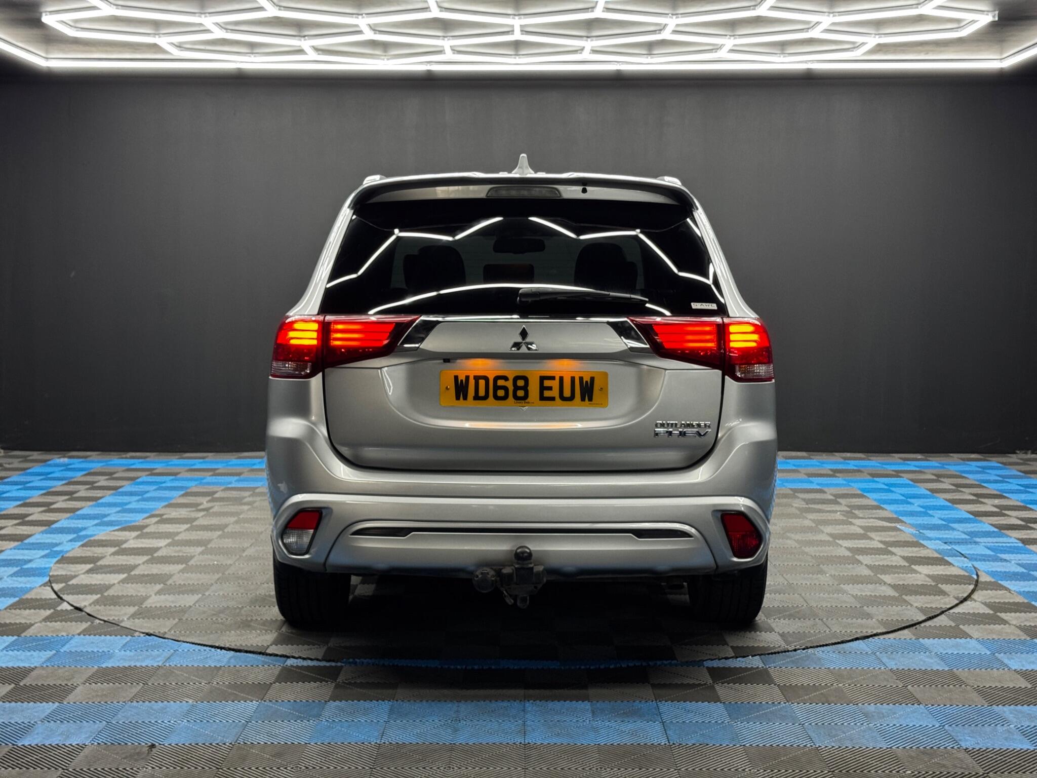 Mitsubishi Outlander view 6