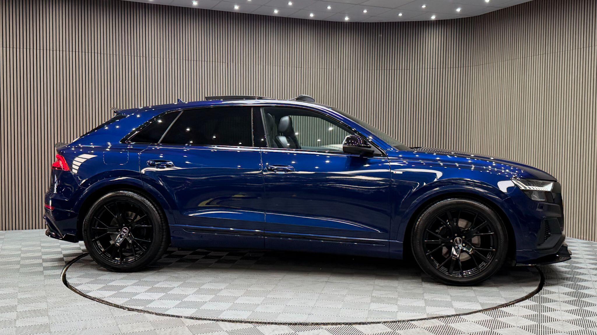 Audi Q8 view 40