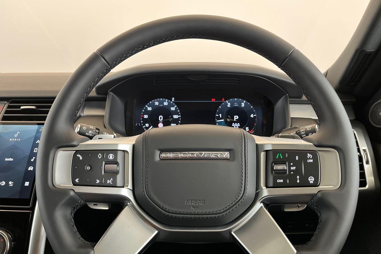 Land Rover Discovery view 24