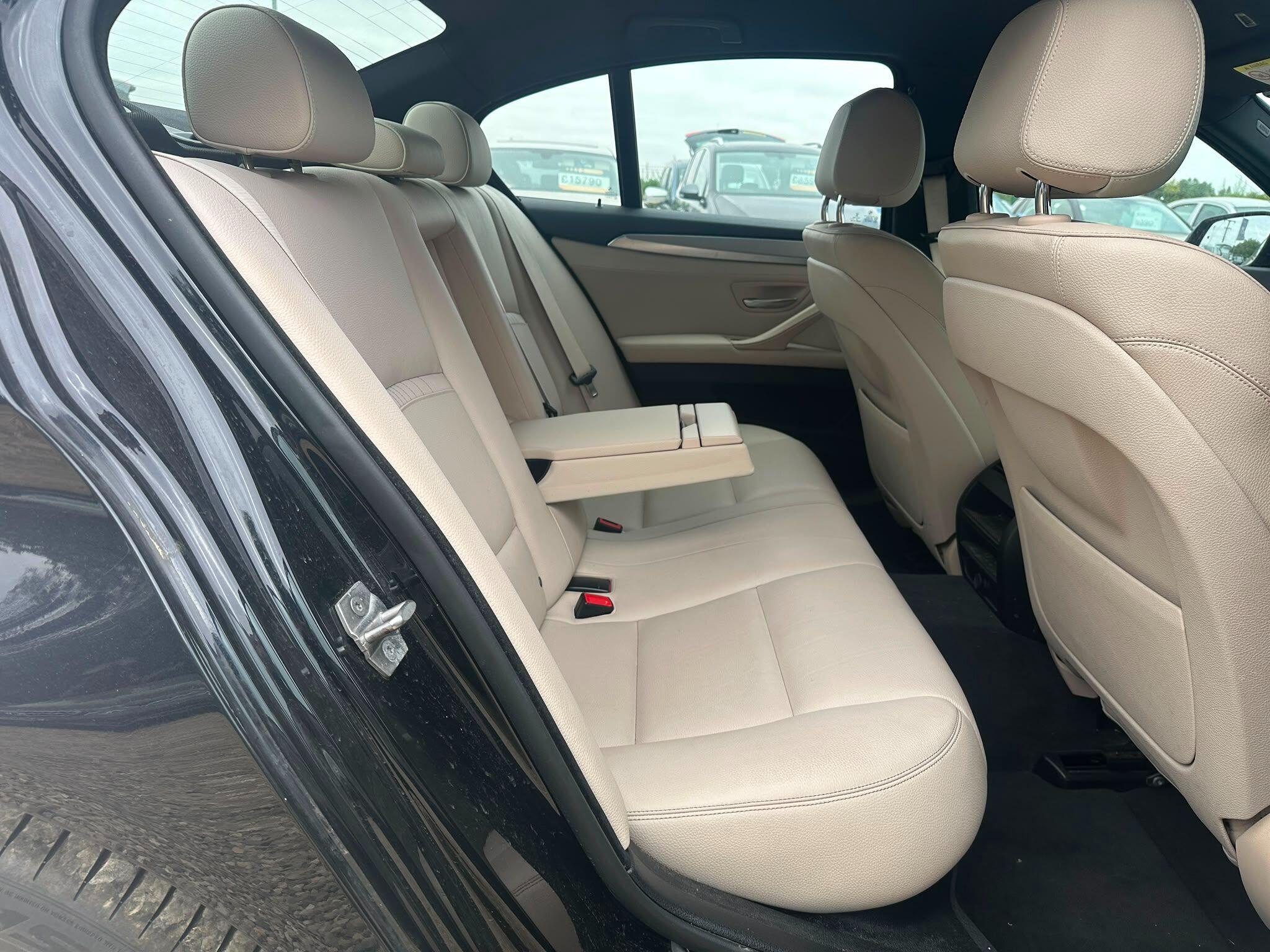 BMW 5 Series view 10