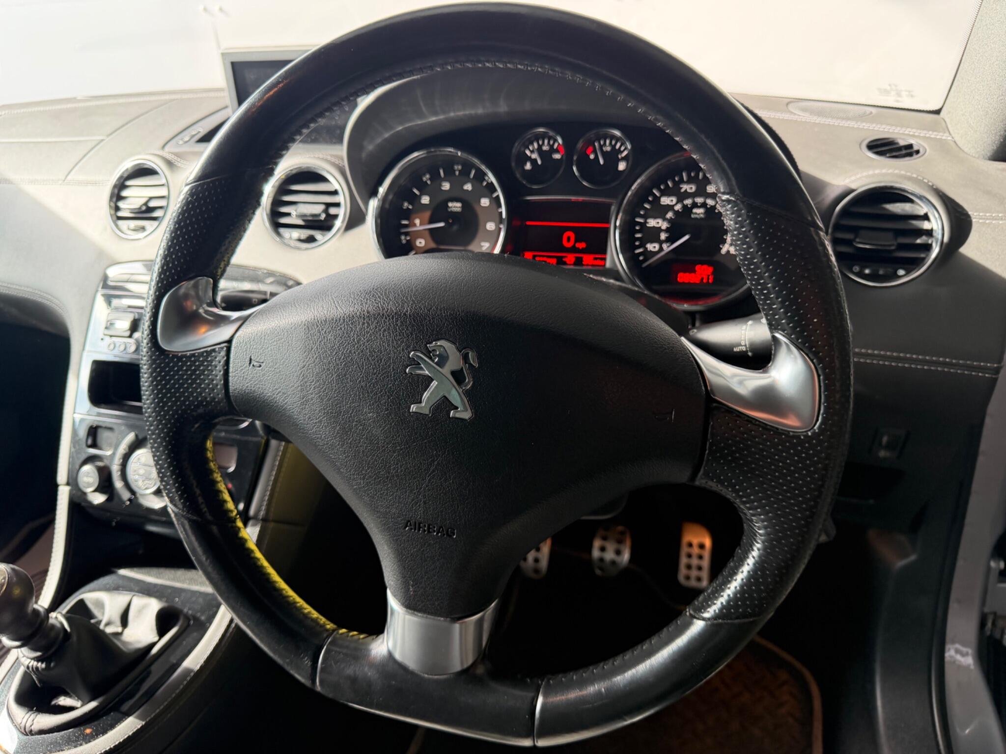 Peugeot RCZ view 24