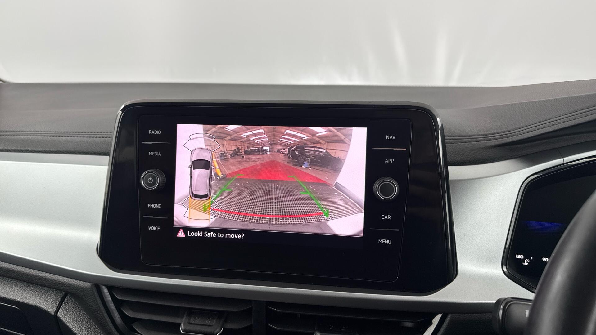 Volkswagen T-Roc view 31