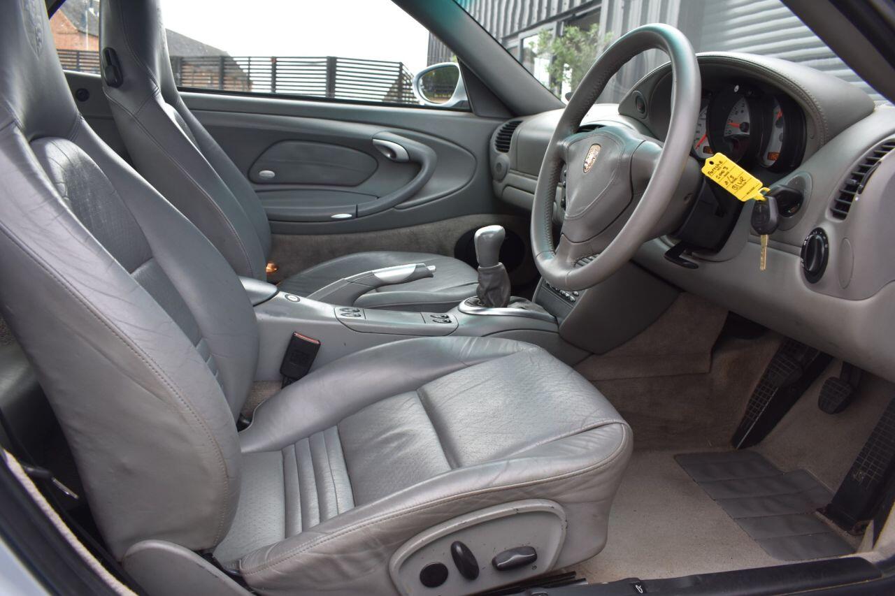 Porsche 911 view 5