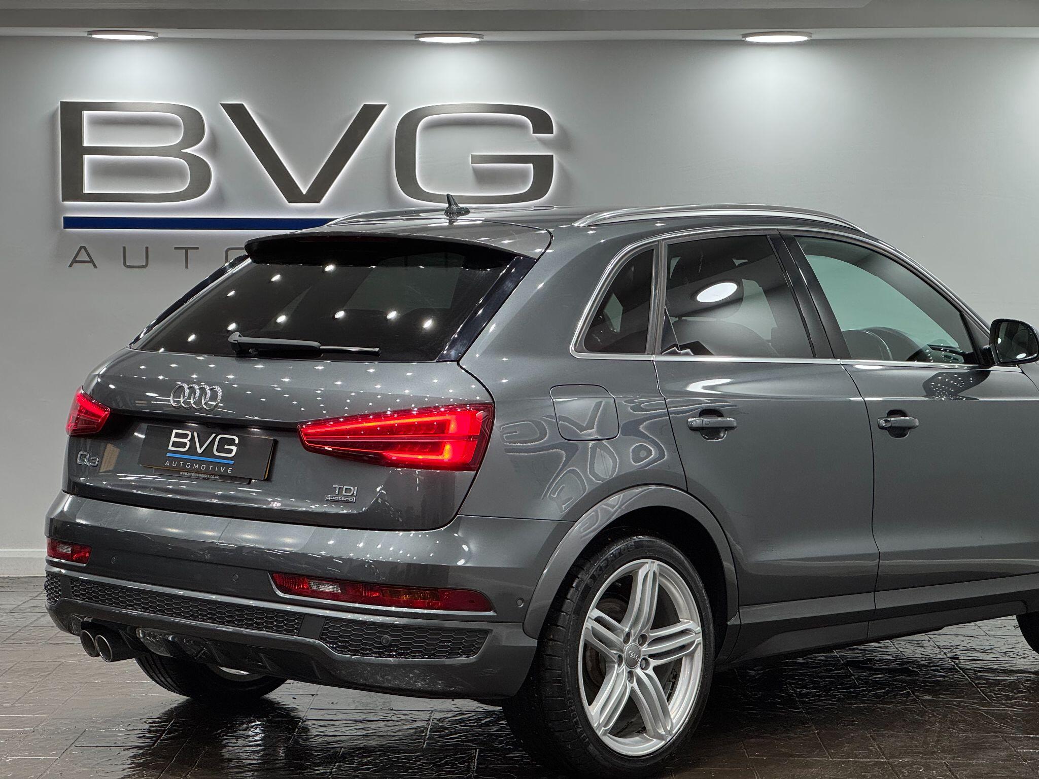 Audi Q3 view 16