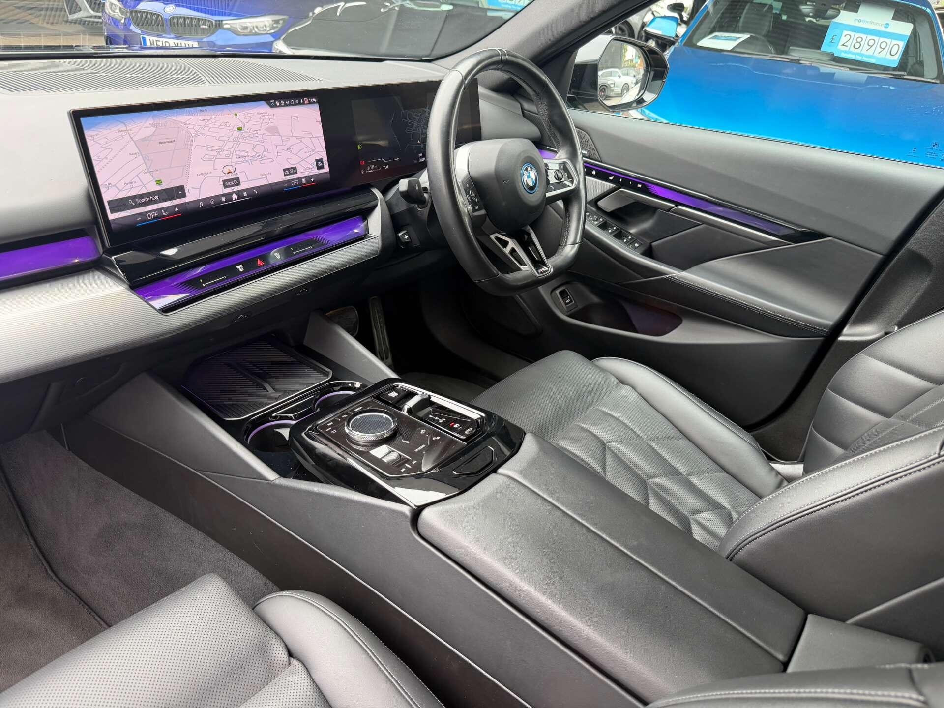 BMW 5 Series view 31