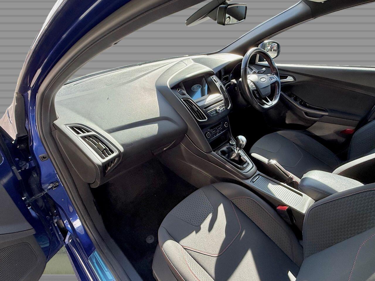Ford Focus view 21