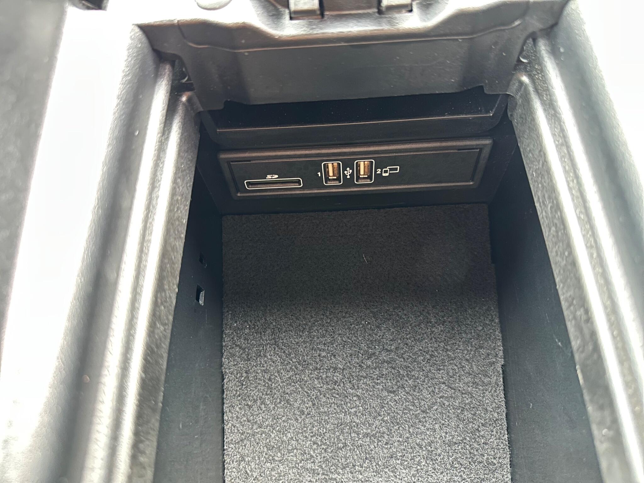 Mercedes-Benz E-Class view 31