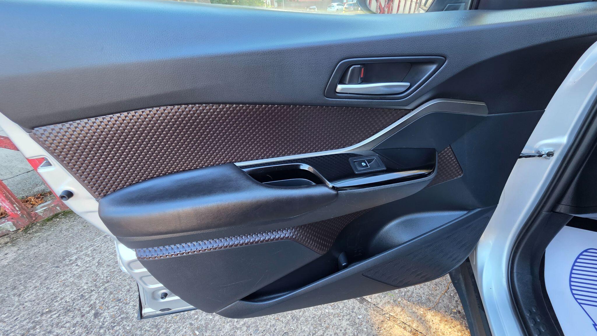 Toyota C-HR view 36