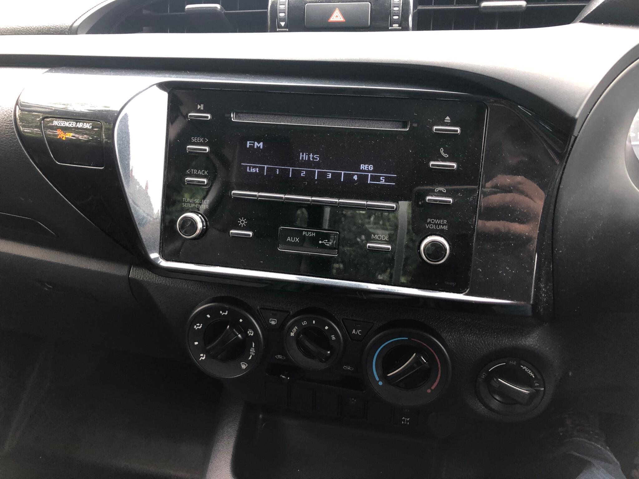 Toyota Hilux view 11